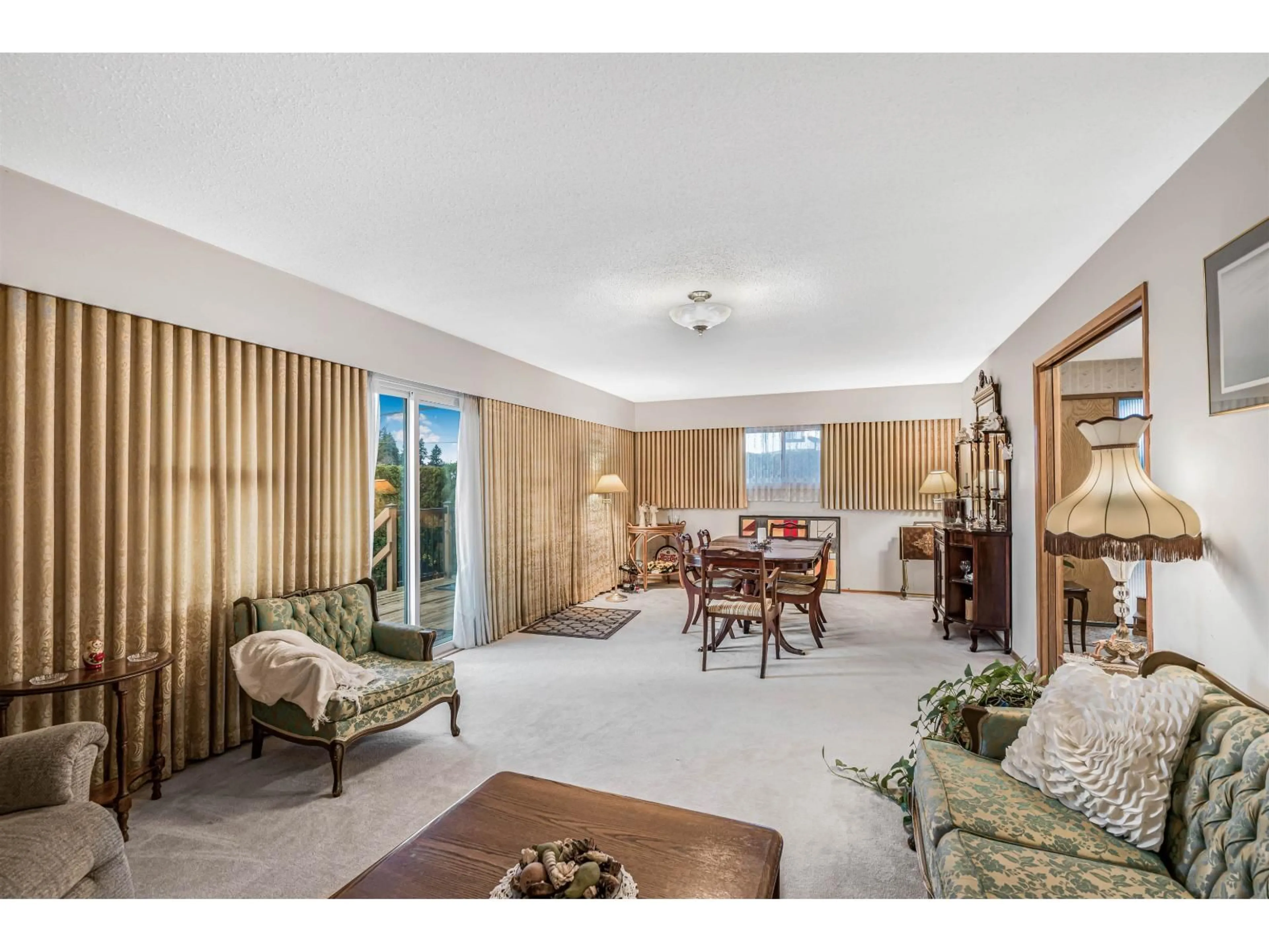 Living room with furniture, unknown for 31908 OLD YALE ROAD, Abbotsford British Columbia V2T2C6