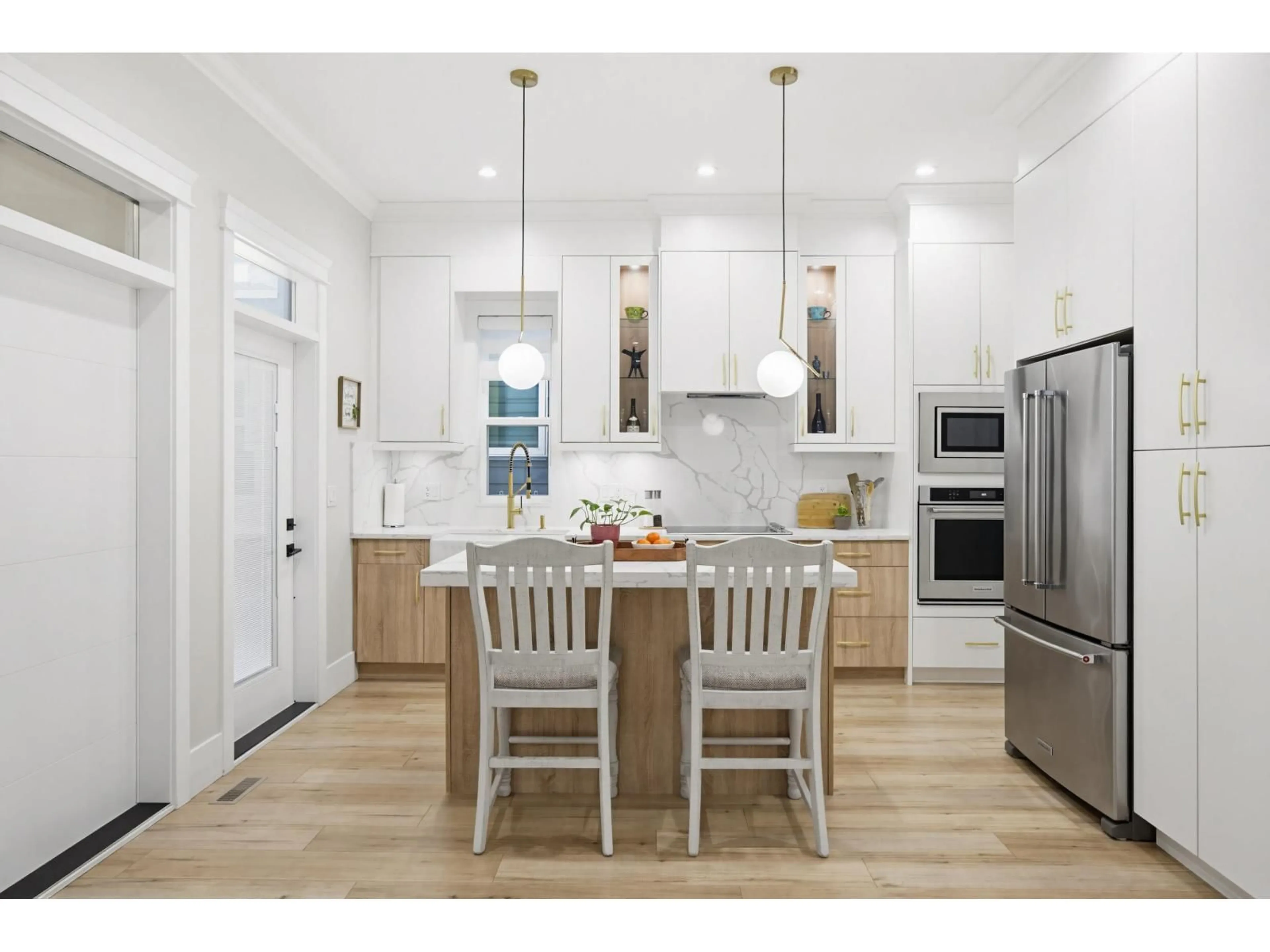 Open concept kitchen, wood/laminate floor for 7115 206 STREET, Langley British Columbia V2Y3J9