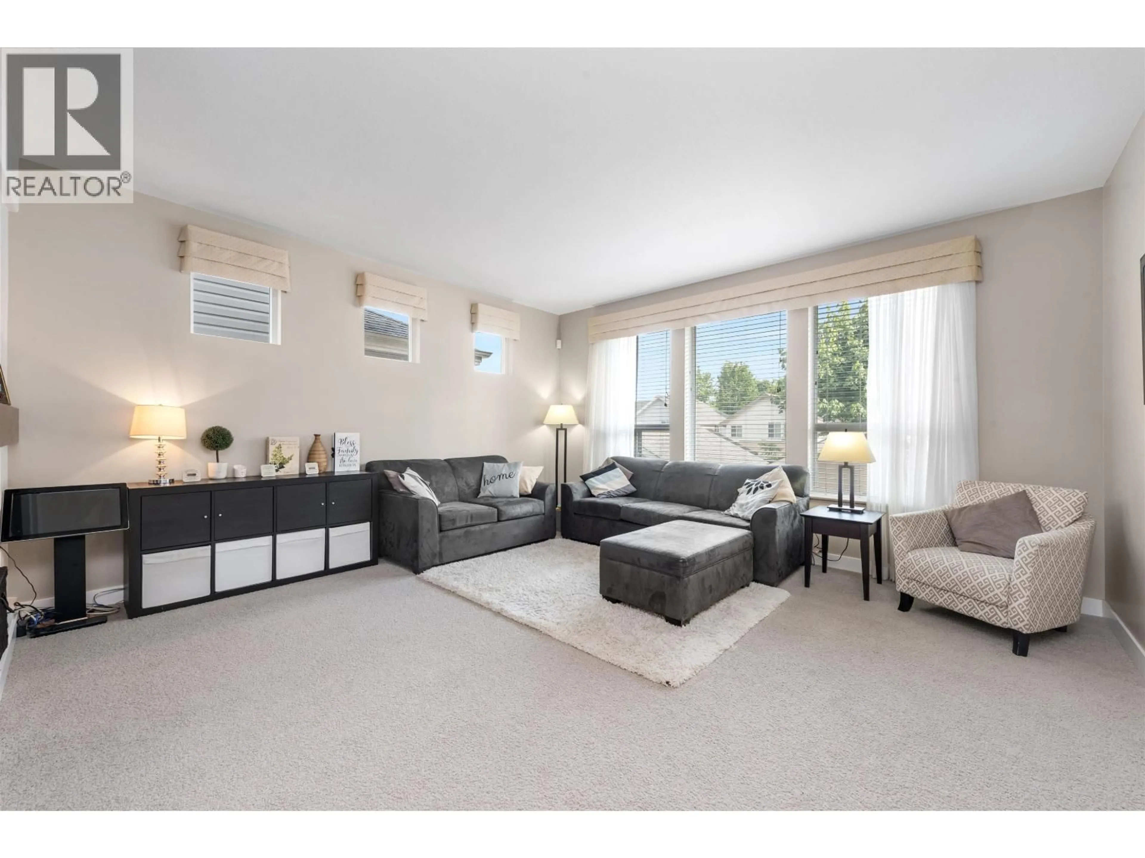 Living room with furniture, unknown for 3382 DARWIN AVENUE, Coquitlam British Columbia V3B0C9