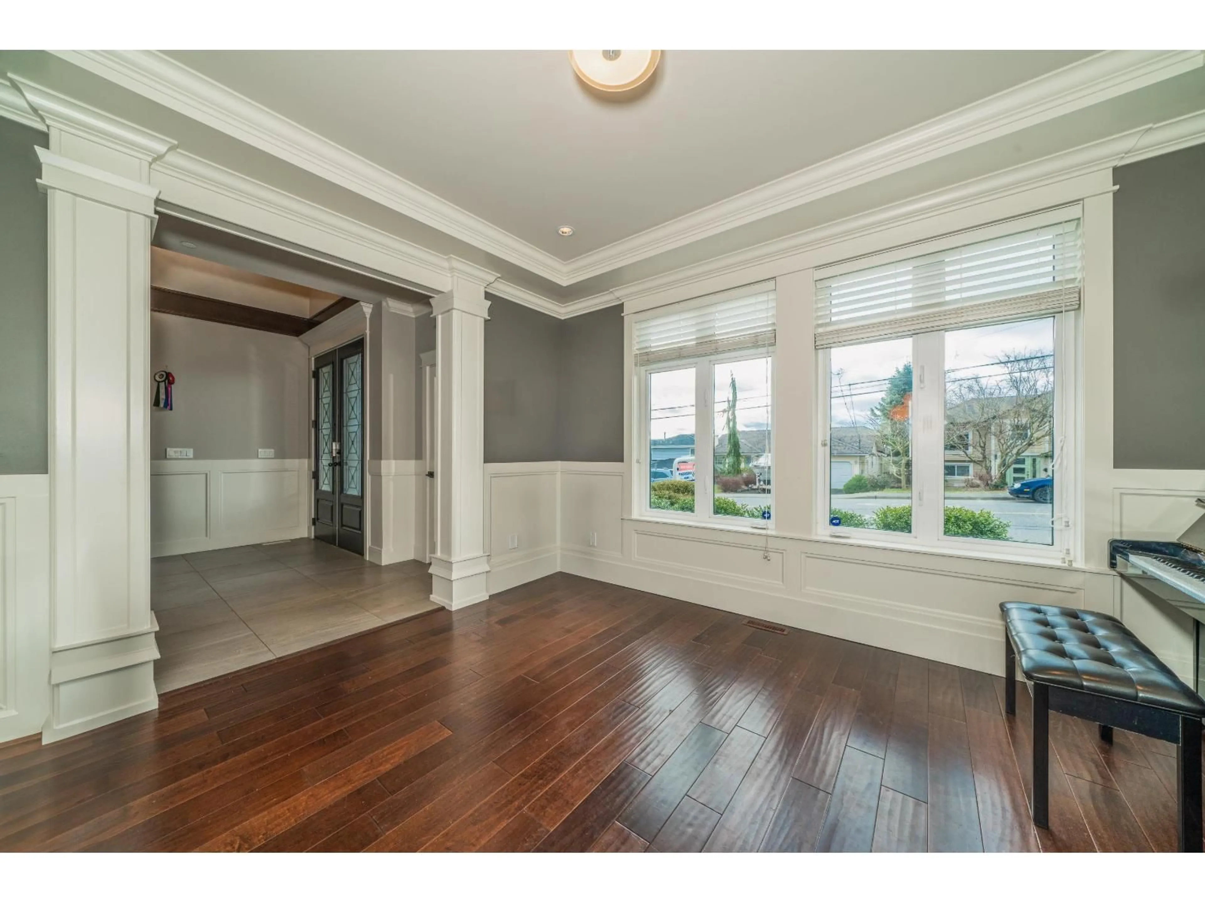 Indoor entryway for 15807 BUENA VISTA AVENUE, White Rock British Columbia V4B2A2