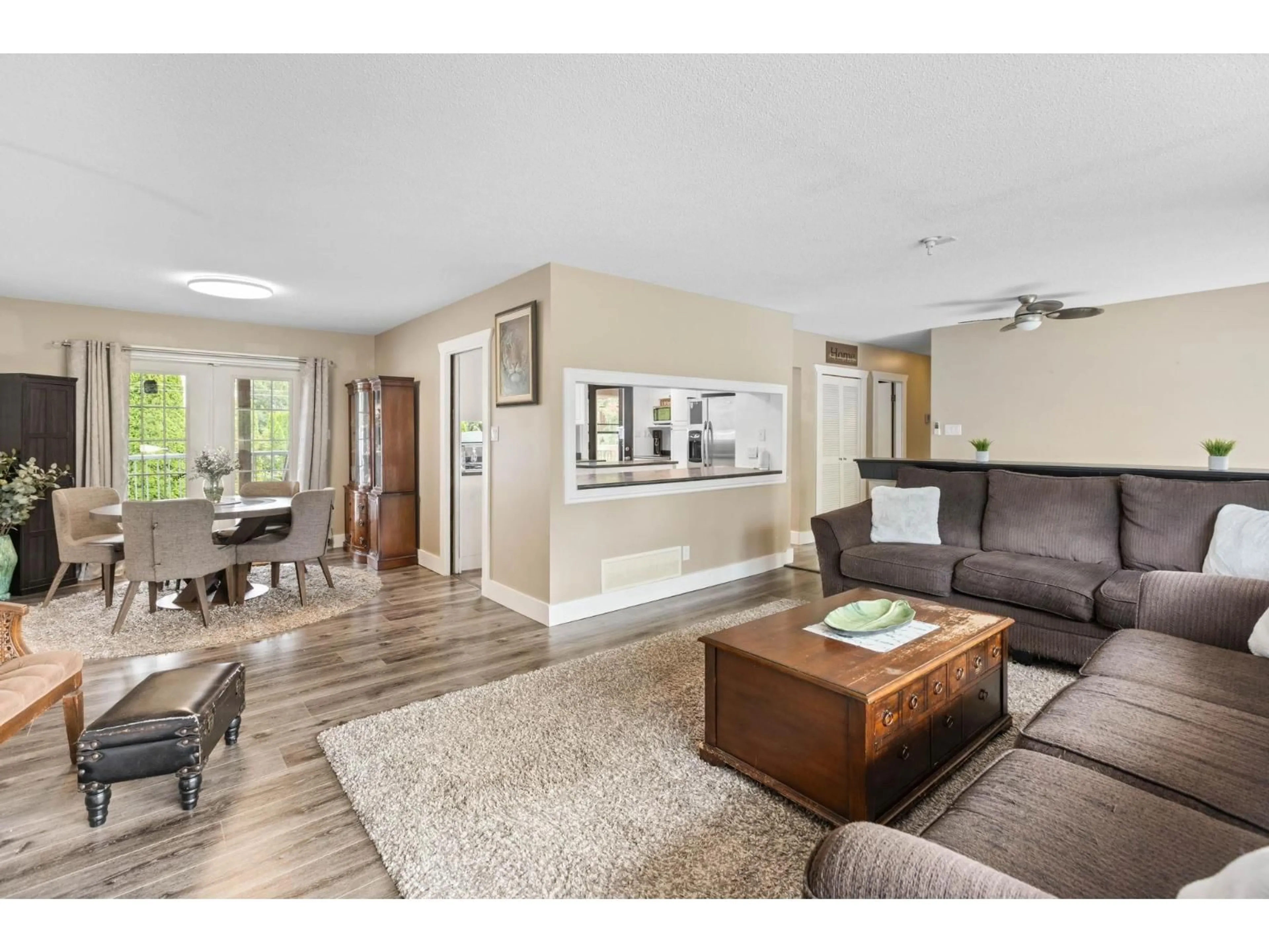 Living room with furniture, unknown for 19691 49 AVENUE, Langley British Columbia V3A3R2