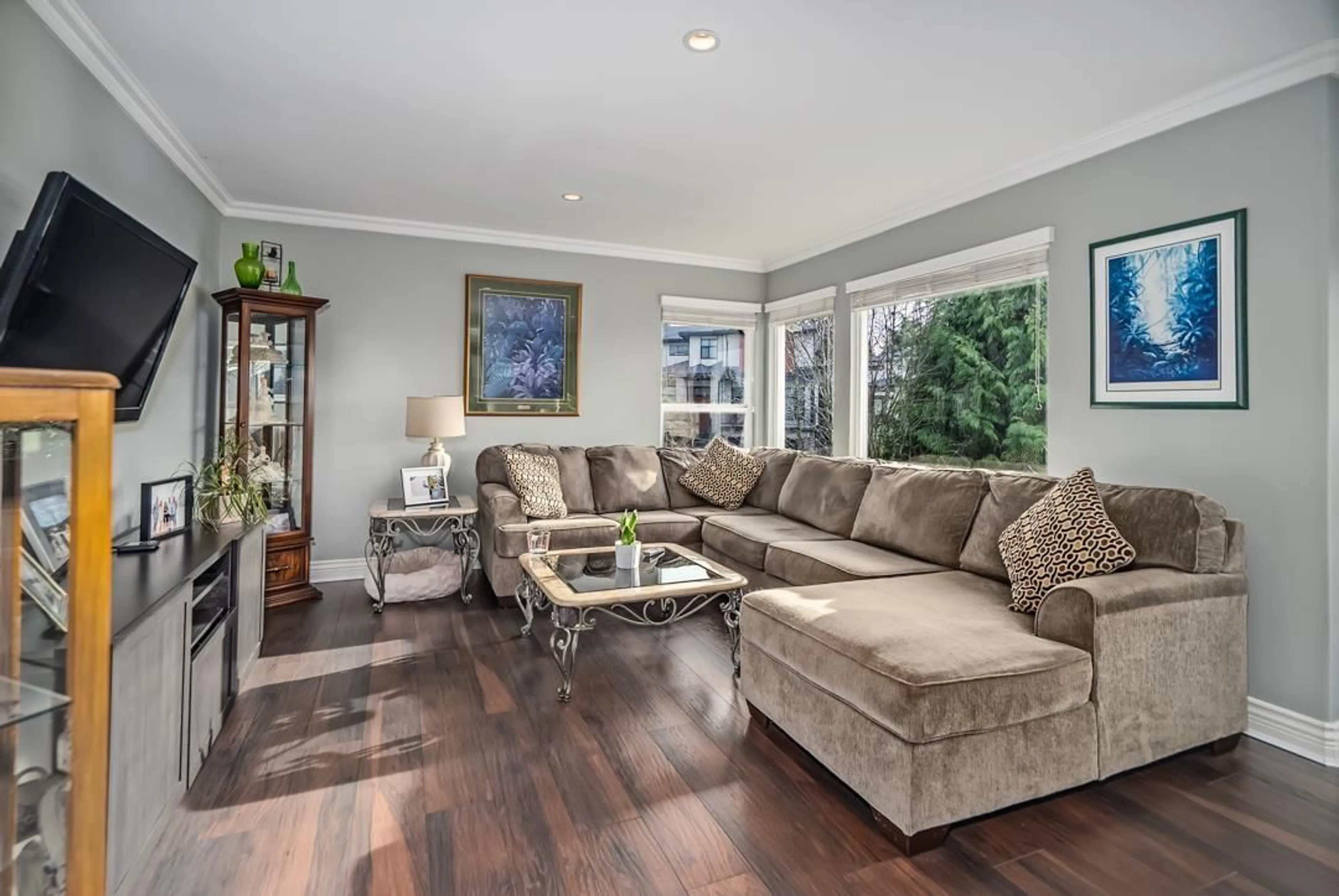 Living room with furniture, unknown for 8247 BOWYER DRIVE, Mission British Columbia V2V6V9