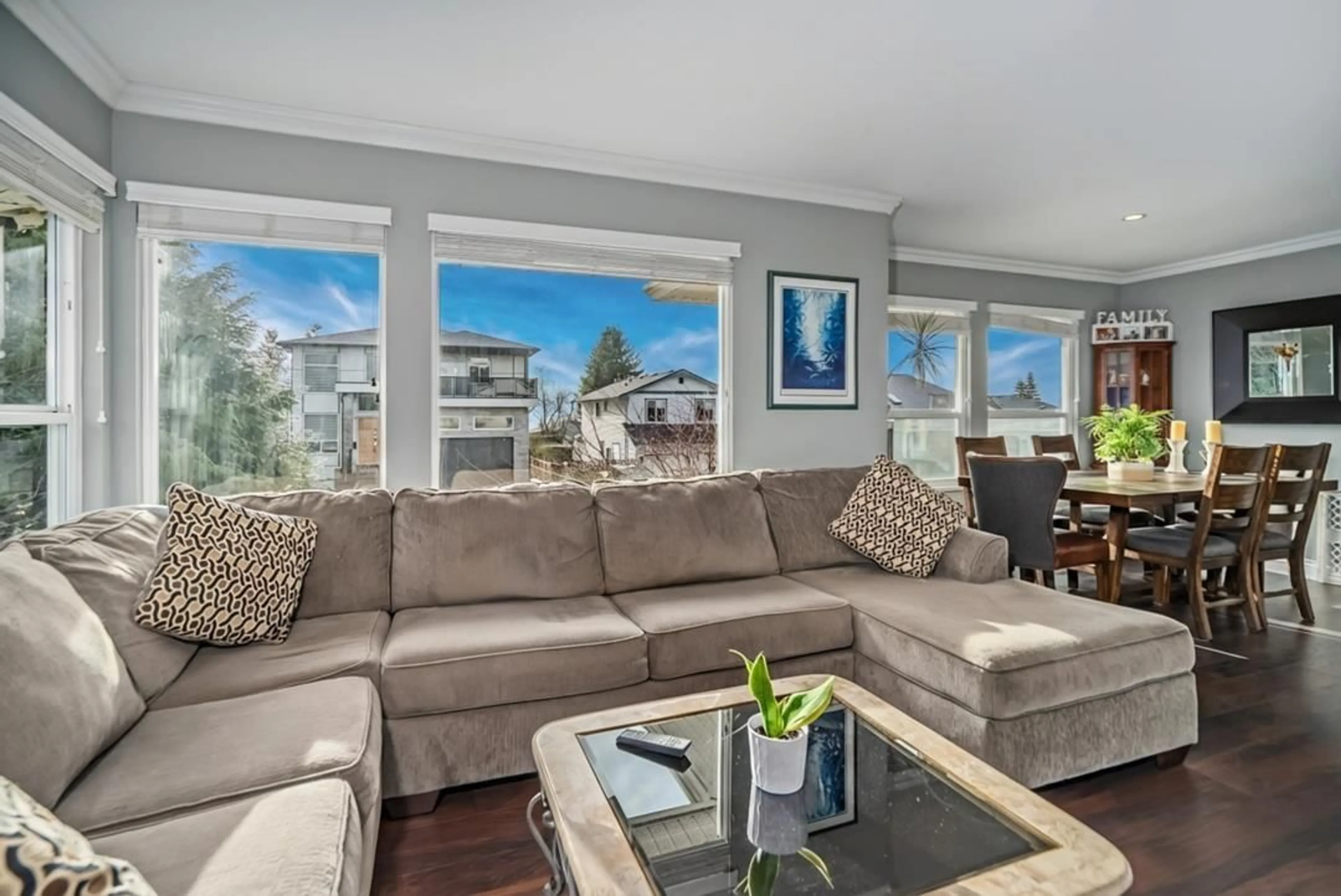 Living room with furniture, unknown for 8247 BOWYER DRIVE, Mission British Columbia V2V6V9