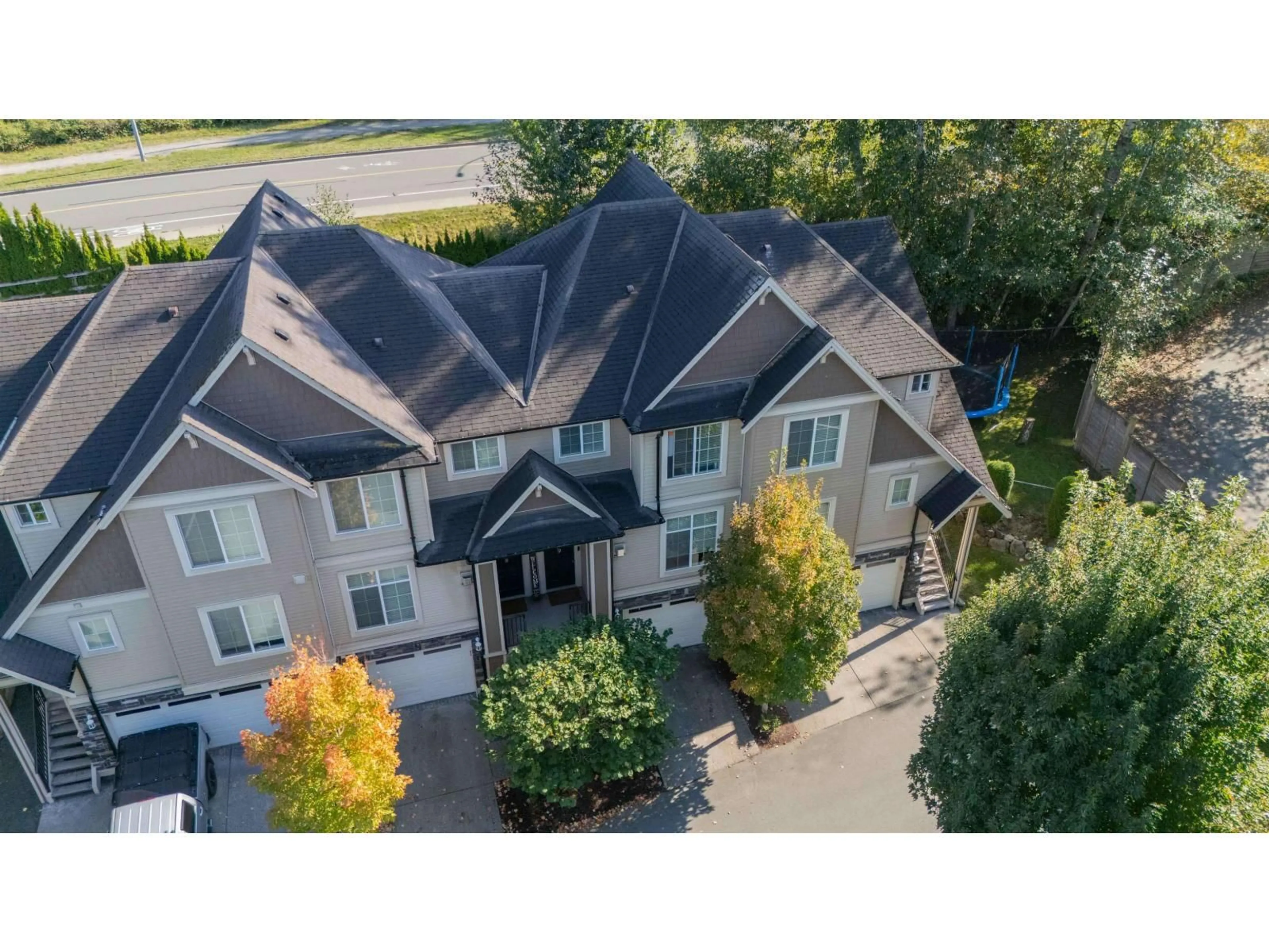A pic from outside/outdoor area/front of a property/back of a property/a pic from drone, unknown for 19 - 46832 HUDSON ROAD, Chilliwack British Columbia V2R0L9