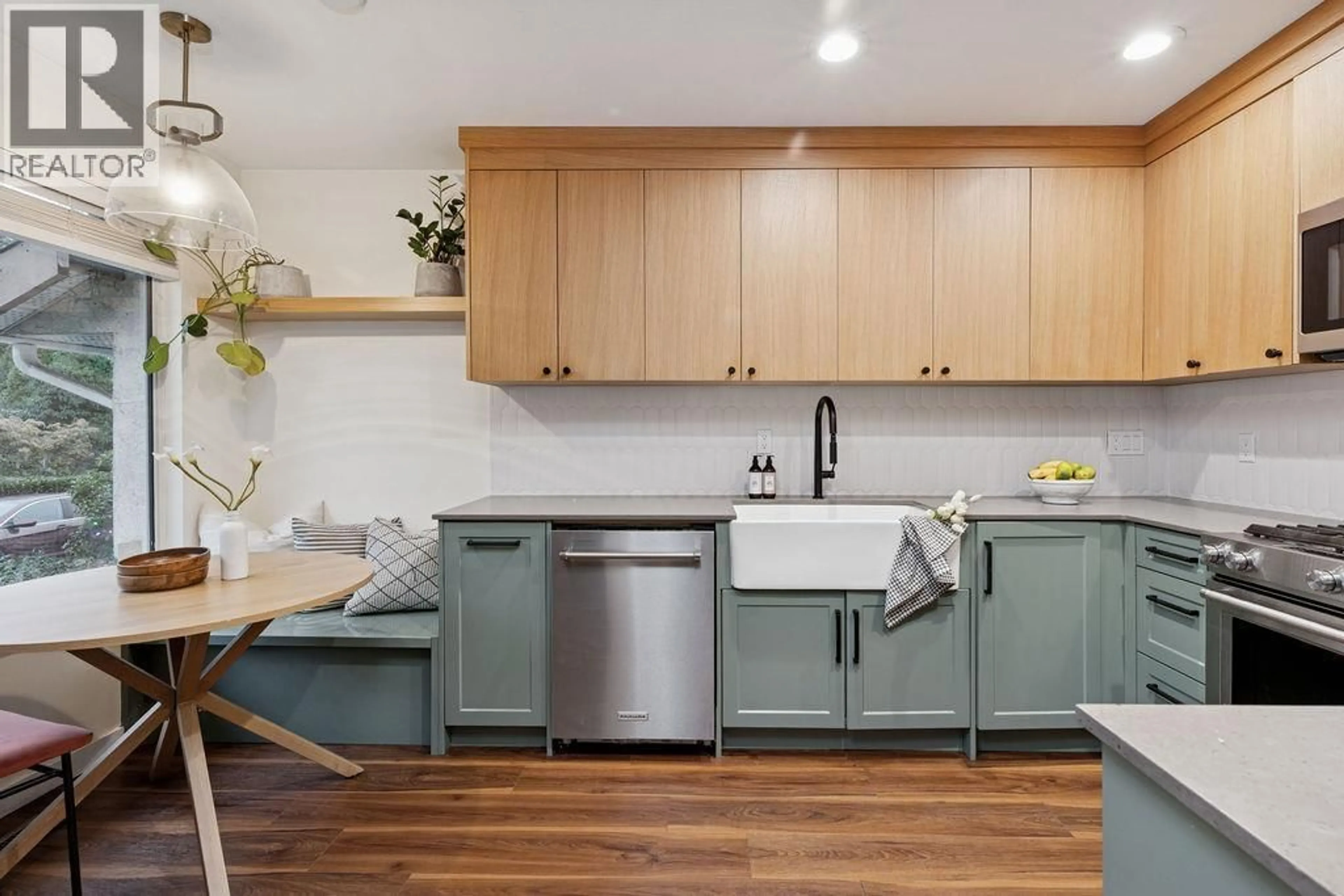 Open concept kitchen, unknown for 15 - 901 17 STREET, North Vancouver British Columbia V7P1V8