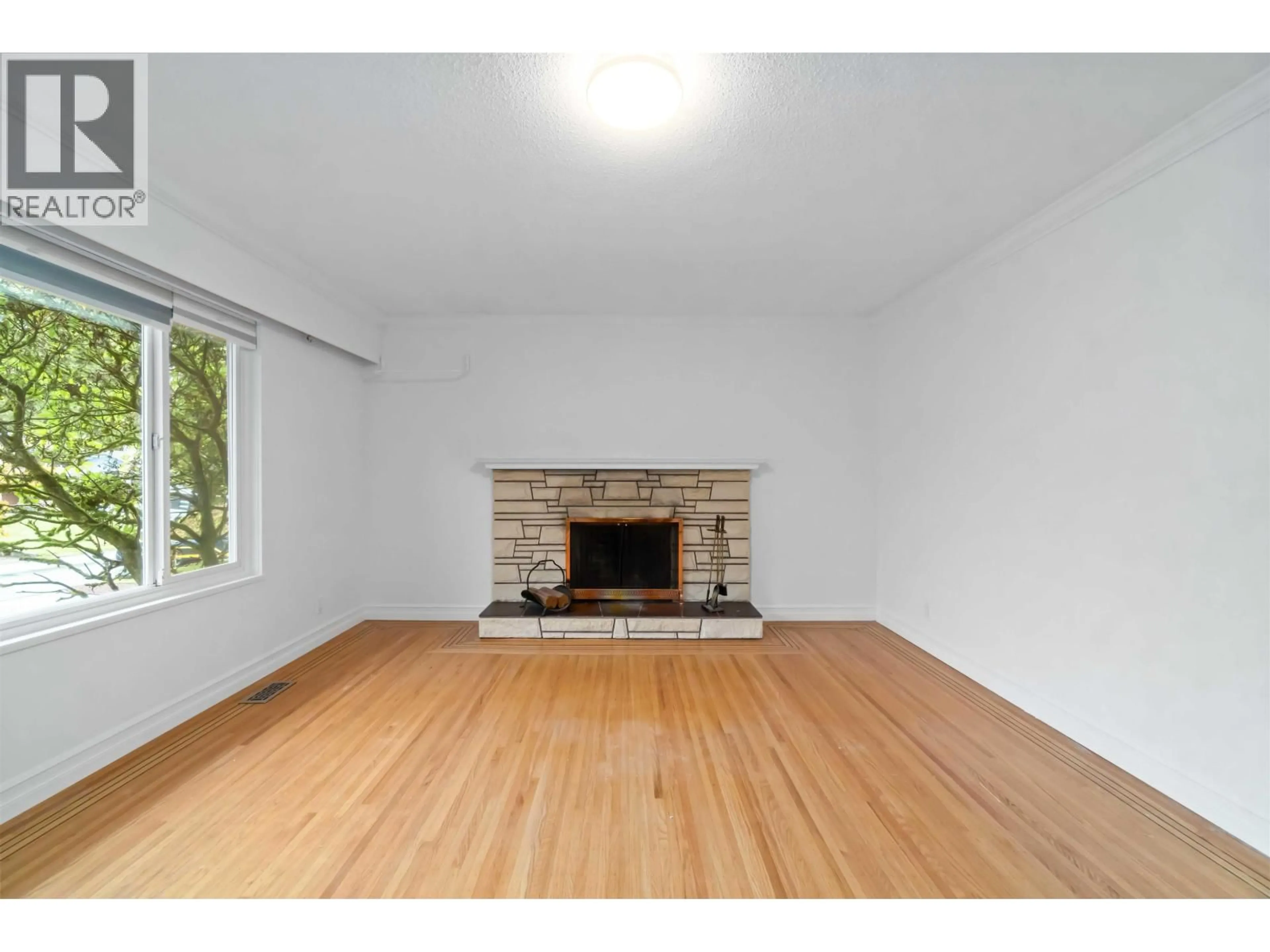 A pic of a room for 595 GARROW DRIVE, Port Moody British Columbia V3H1H6