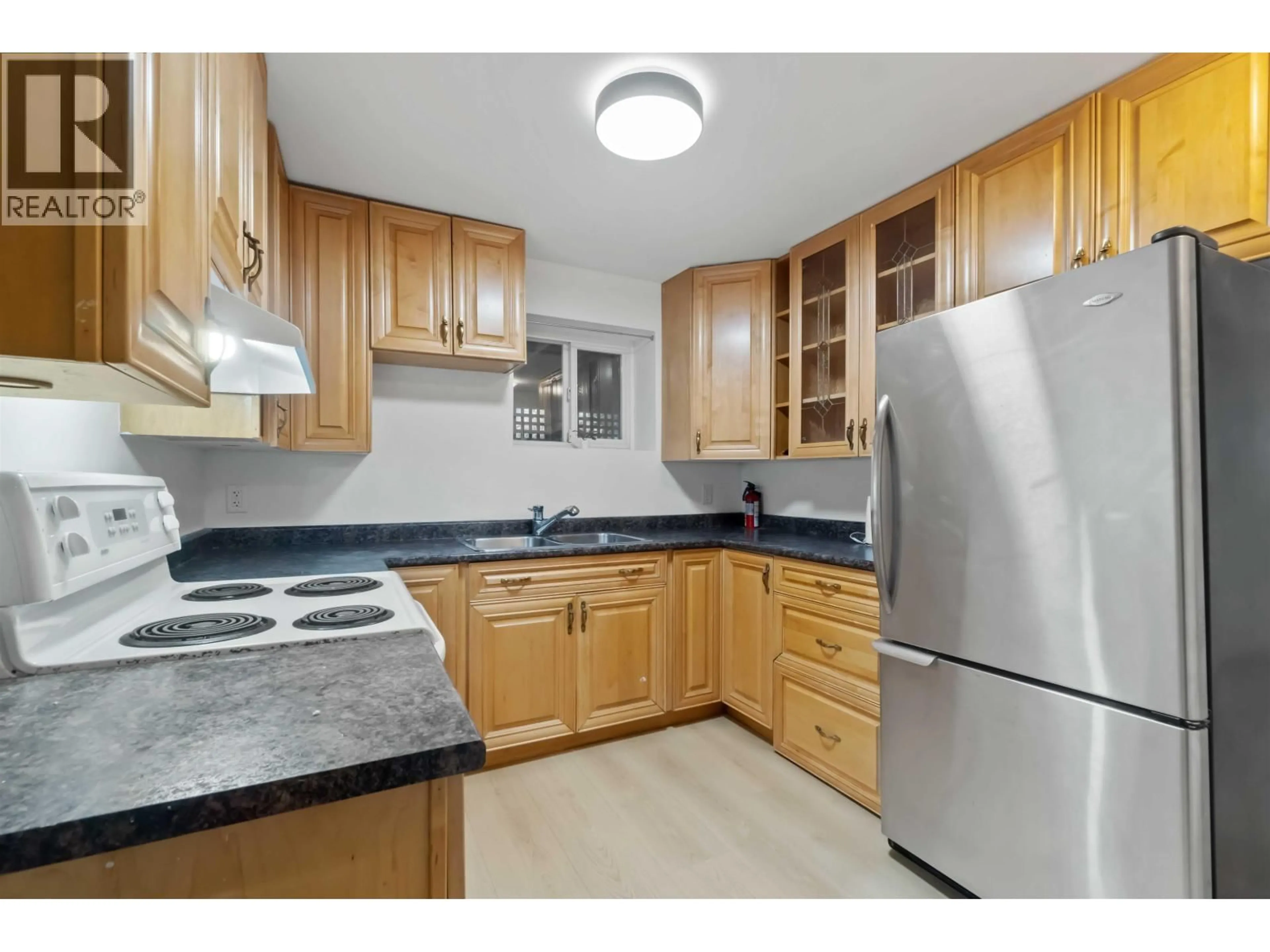 Standard kitchen, unknown for 595 GARROW DRIVE, Port Moody British Columbia V3H1H6