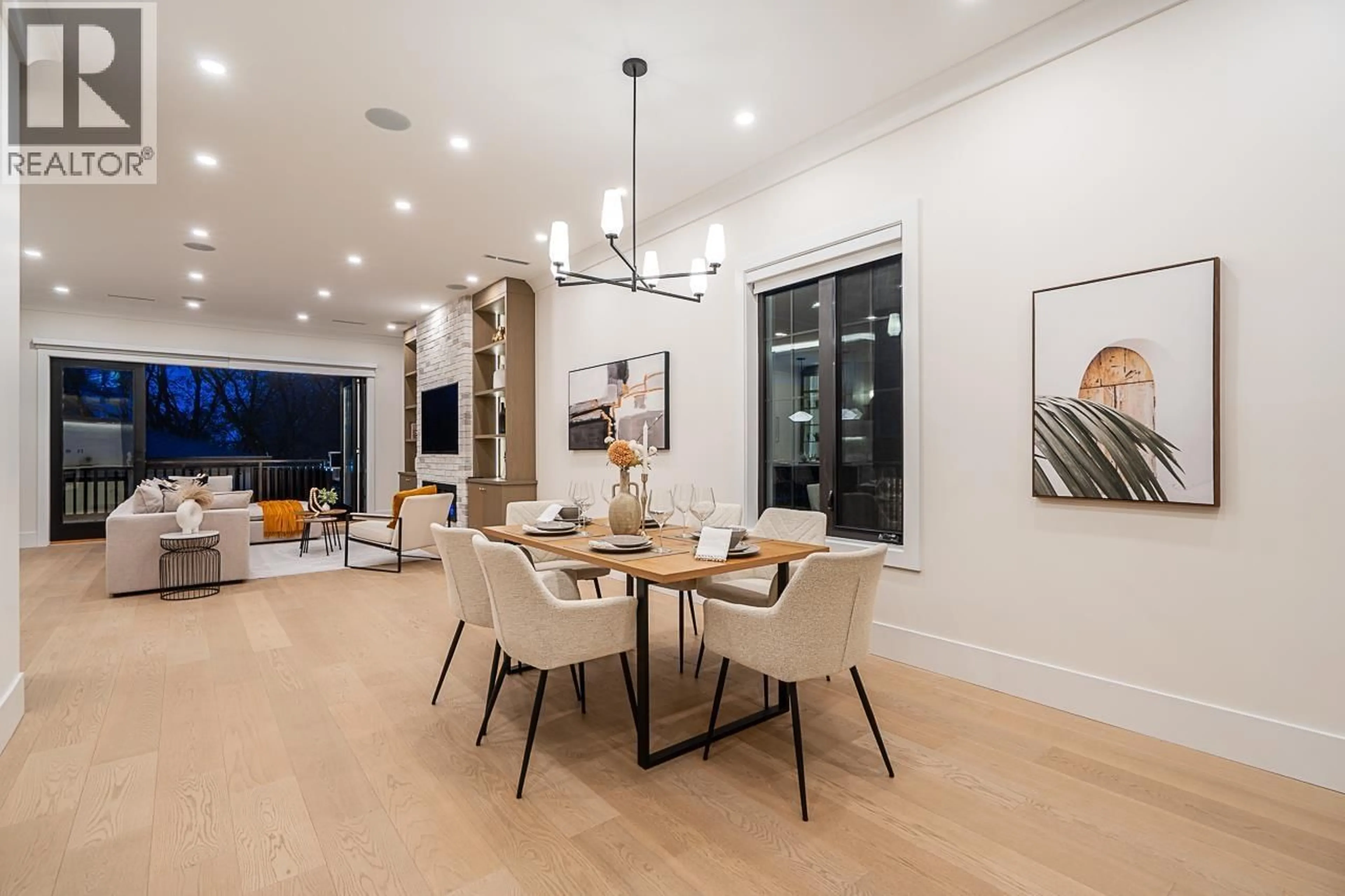 Dining room, wood/laminate floor for 2 - 8667 ARMSTRONG AVENUE, Burnaby British Columbia V3N2H4