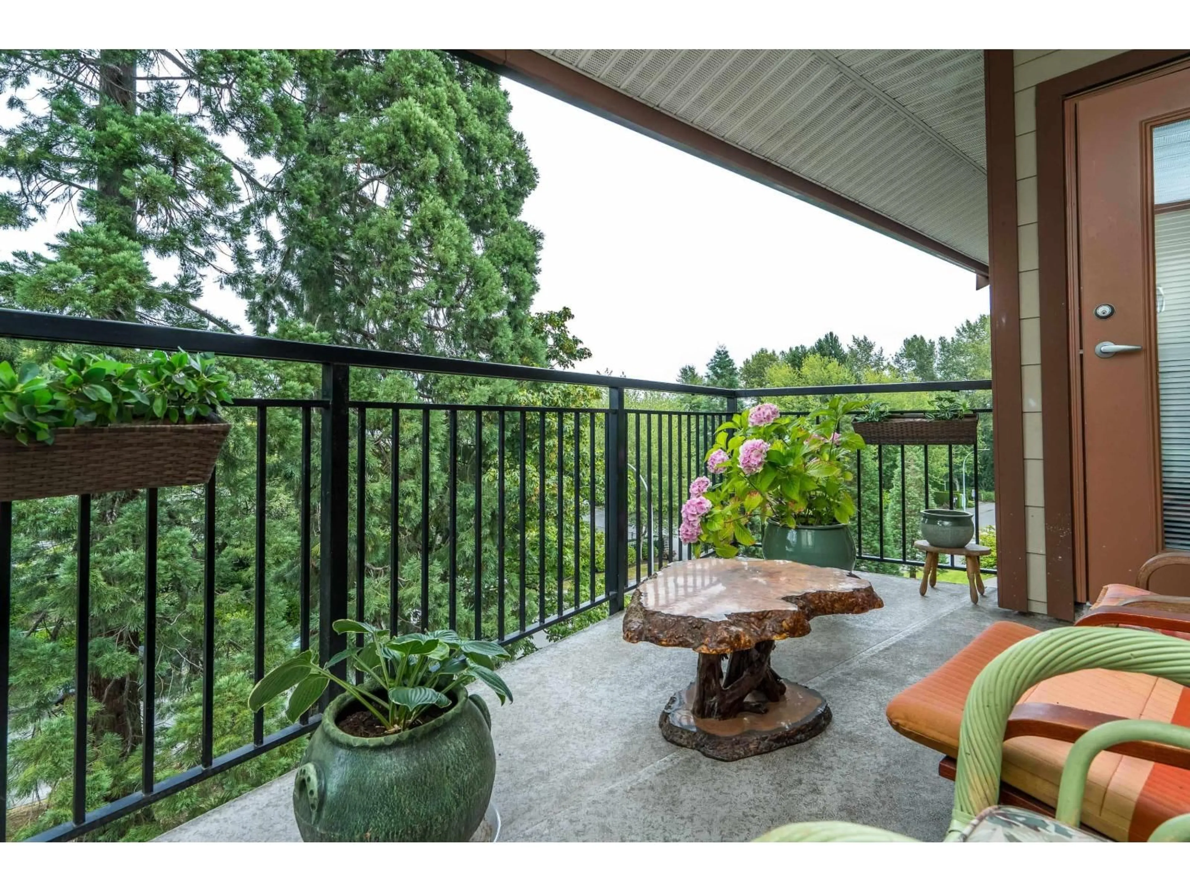 Patio, water/lake/river/ocean view for 405 - 16068 83 AVENUE, Surrey British Columbia V3S8M2