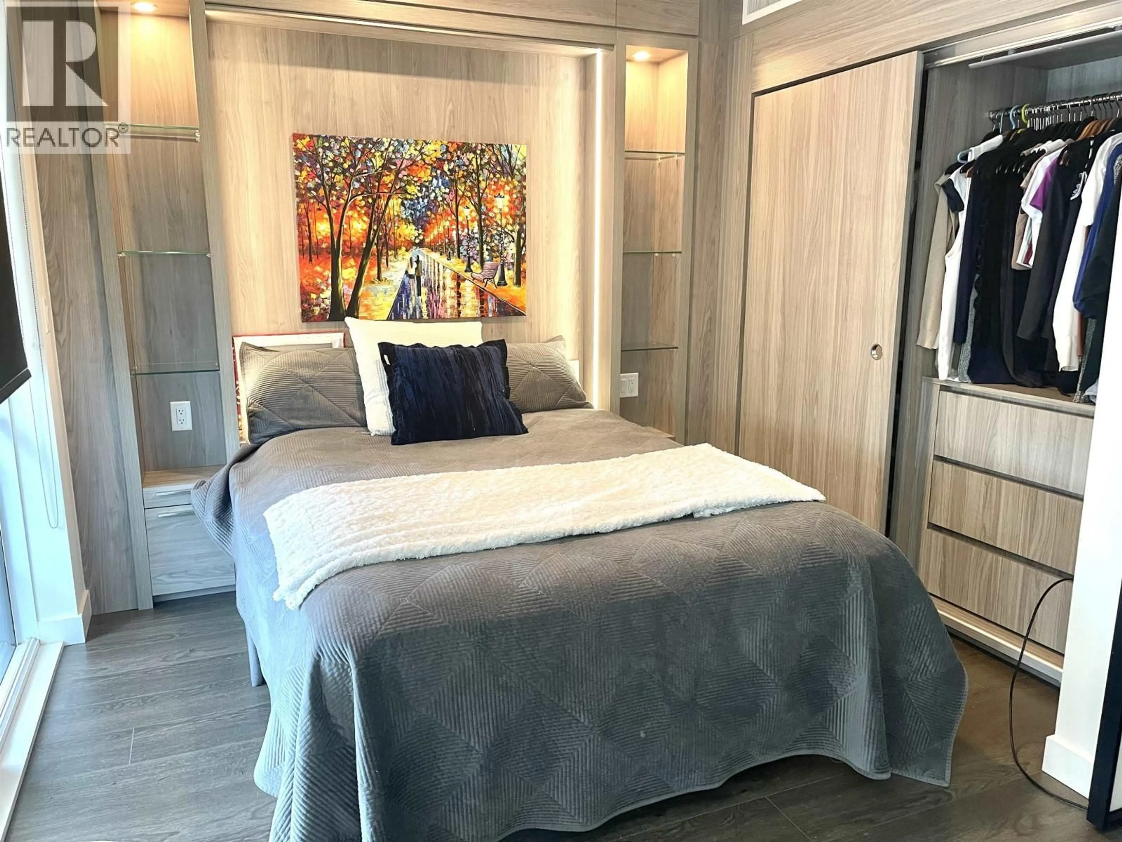 Bedroom with bed, wood/laminate floor for 1083 - 87 NELSON STREET, Vancouver British Columbia V6Z0E8