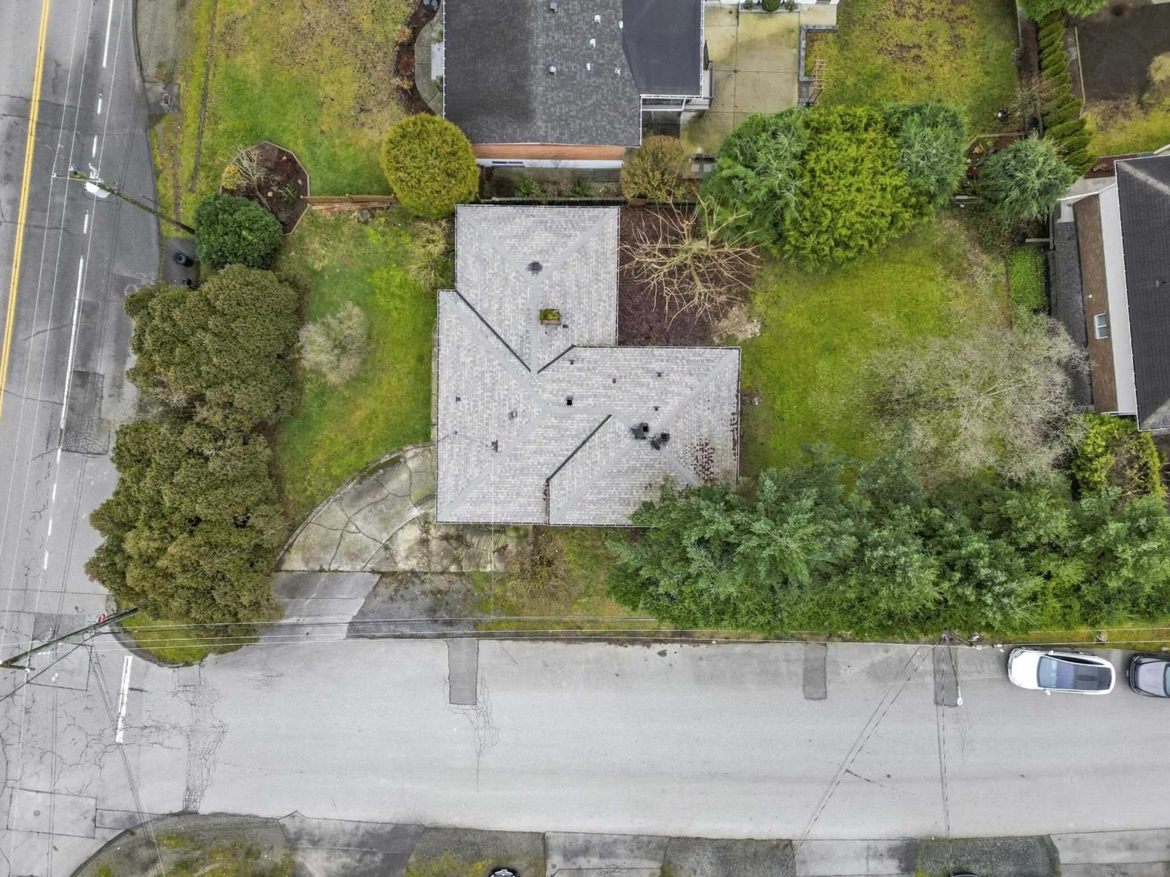 A pic from outside/outdoor area/front of a property/back of a property/a pic from drone, street for 14200 GROSVENOR ROAD, Surrey British Columbia V3R5H2