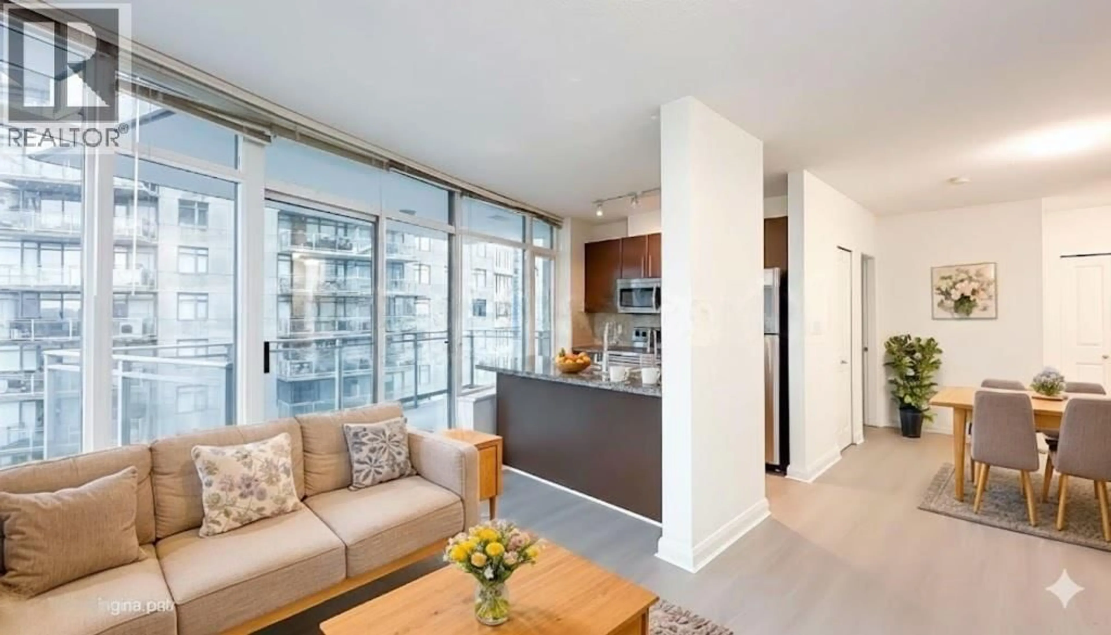 Living room with furniture, unknown for 2006 - 892 CARNARVON STREET, New Westminster British Columbia V3M0C5