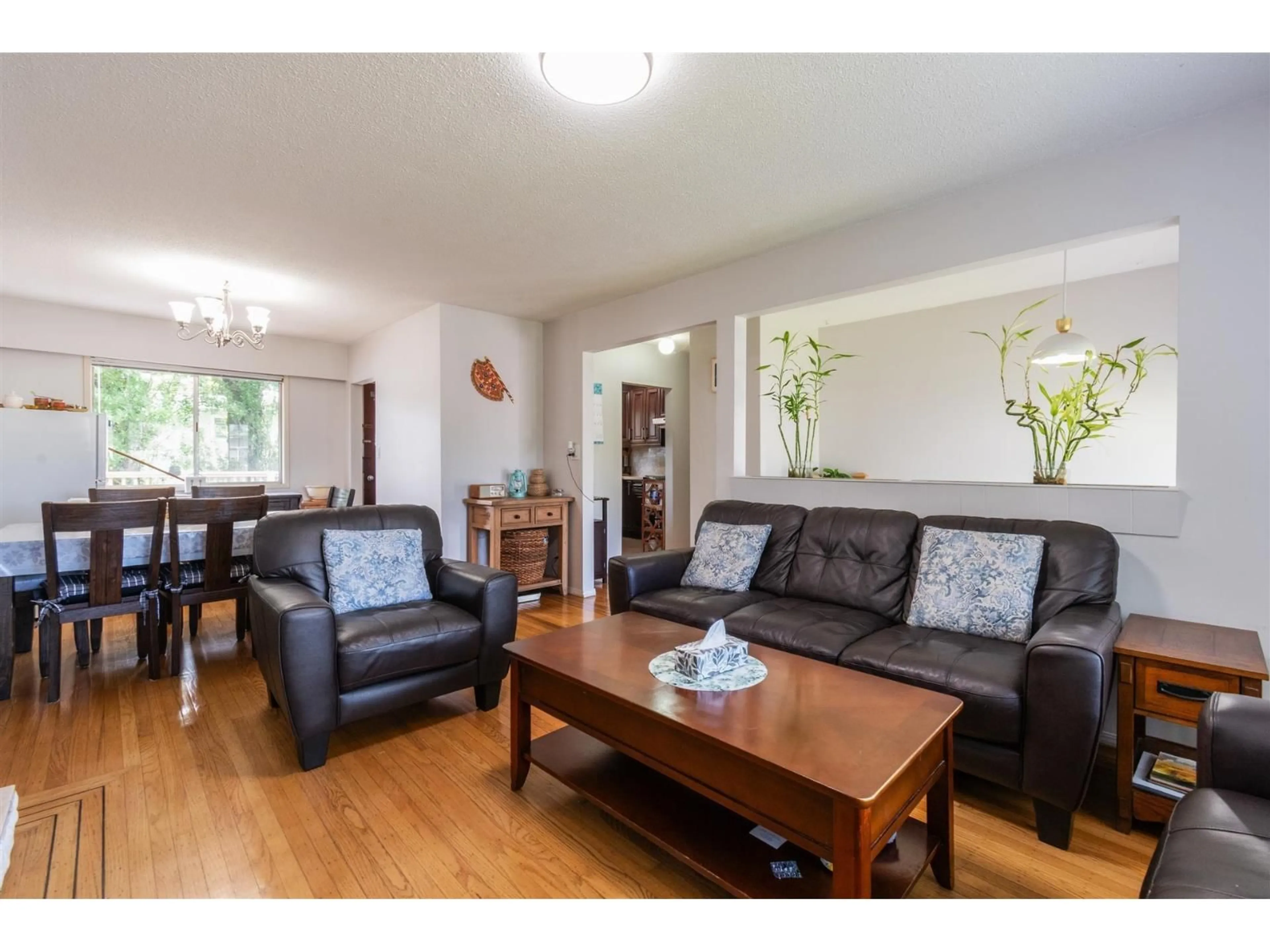 Living room with furniture, wood/laminate floor for 8082 112 STREET, Delta British Columbia V4C4W3