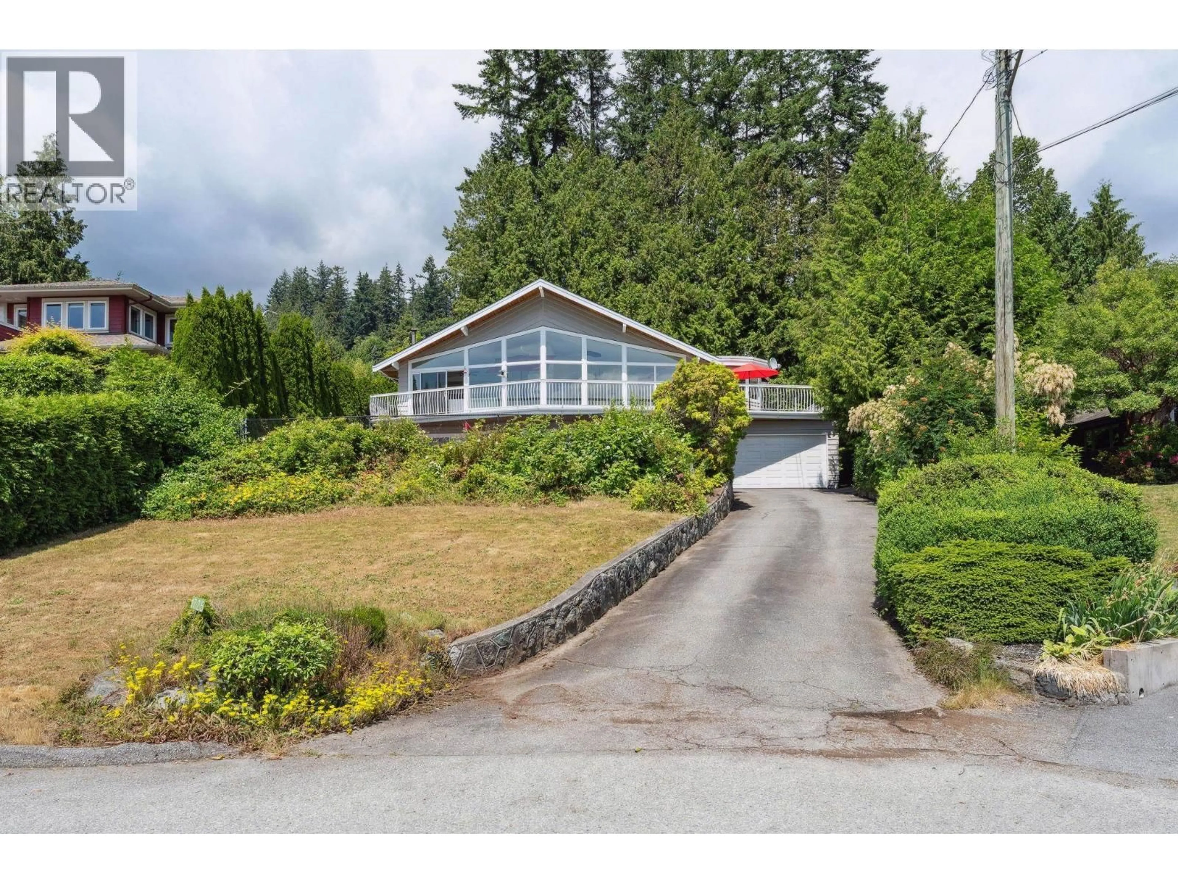A pic from outside/outdoor area/front of a property/back of a property/a pic from drone, street for 1725 ROSEBERY AVENUE, West Vancouver British Columbia V7V2Z5
