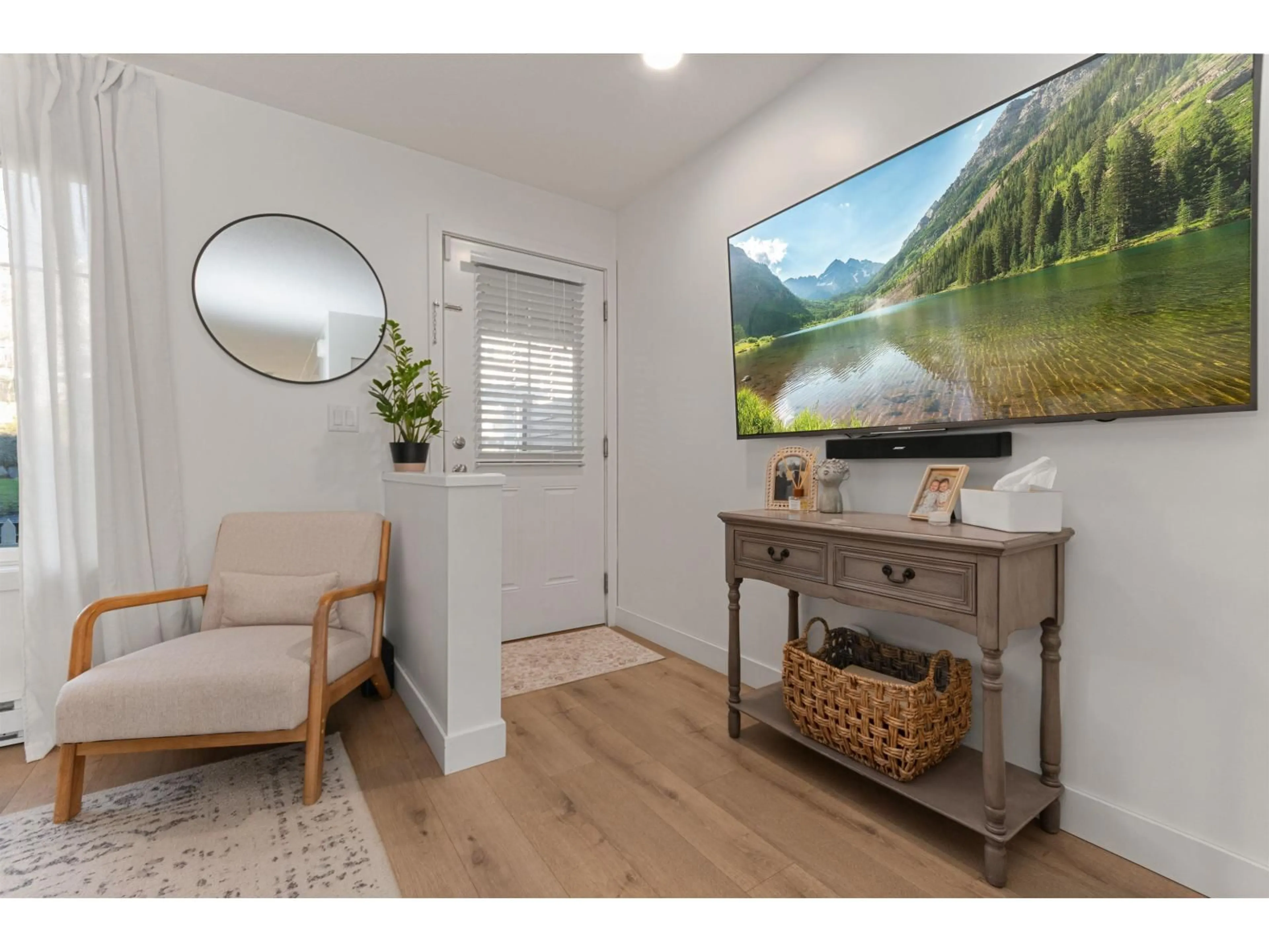 Indoor entryway for 87 - 4401 BLAUSON BOULEVARD, Abbotsford British Columbia V3G0A4