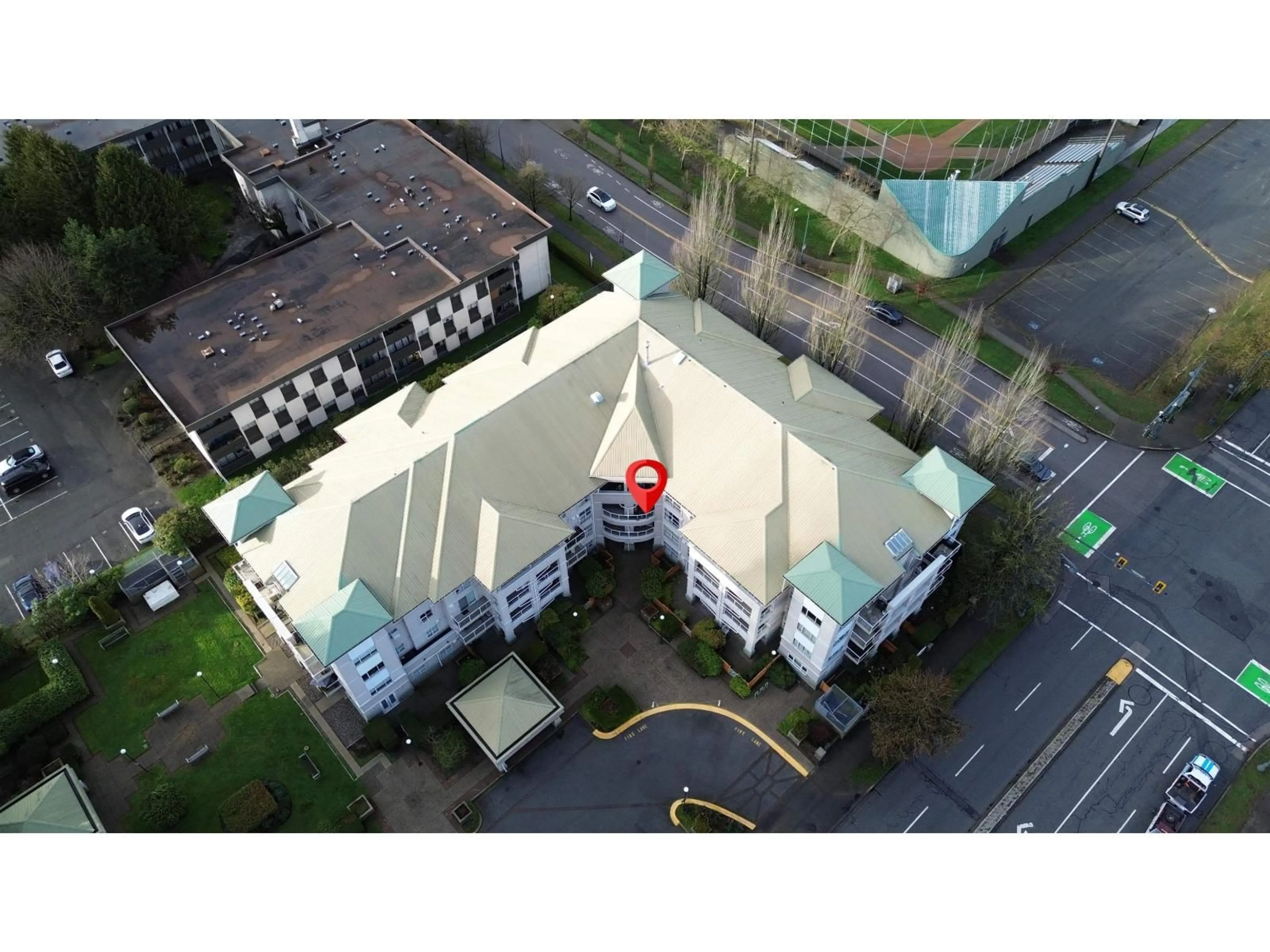 A pic from outside/outdoor area/front of a property/back of a property/a pic from drone, building for 313 - 10533 UNIVERSITY DRIVE, Surrey British Columbia V3T5T7