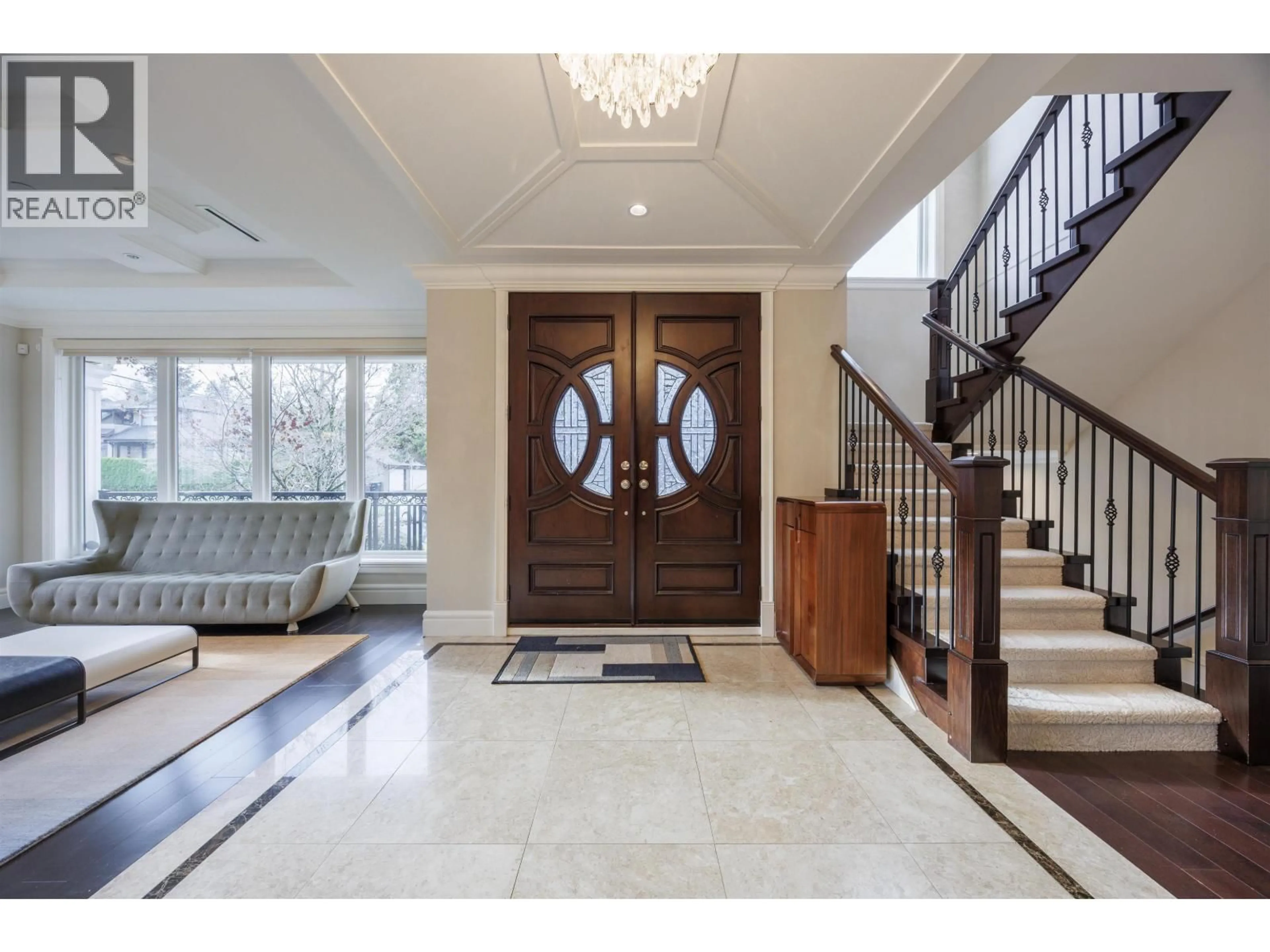 Indoor foyer for 4482 BRAKENRIDGE STREET, Vancouver British Columbia V6L2H2