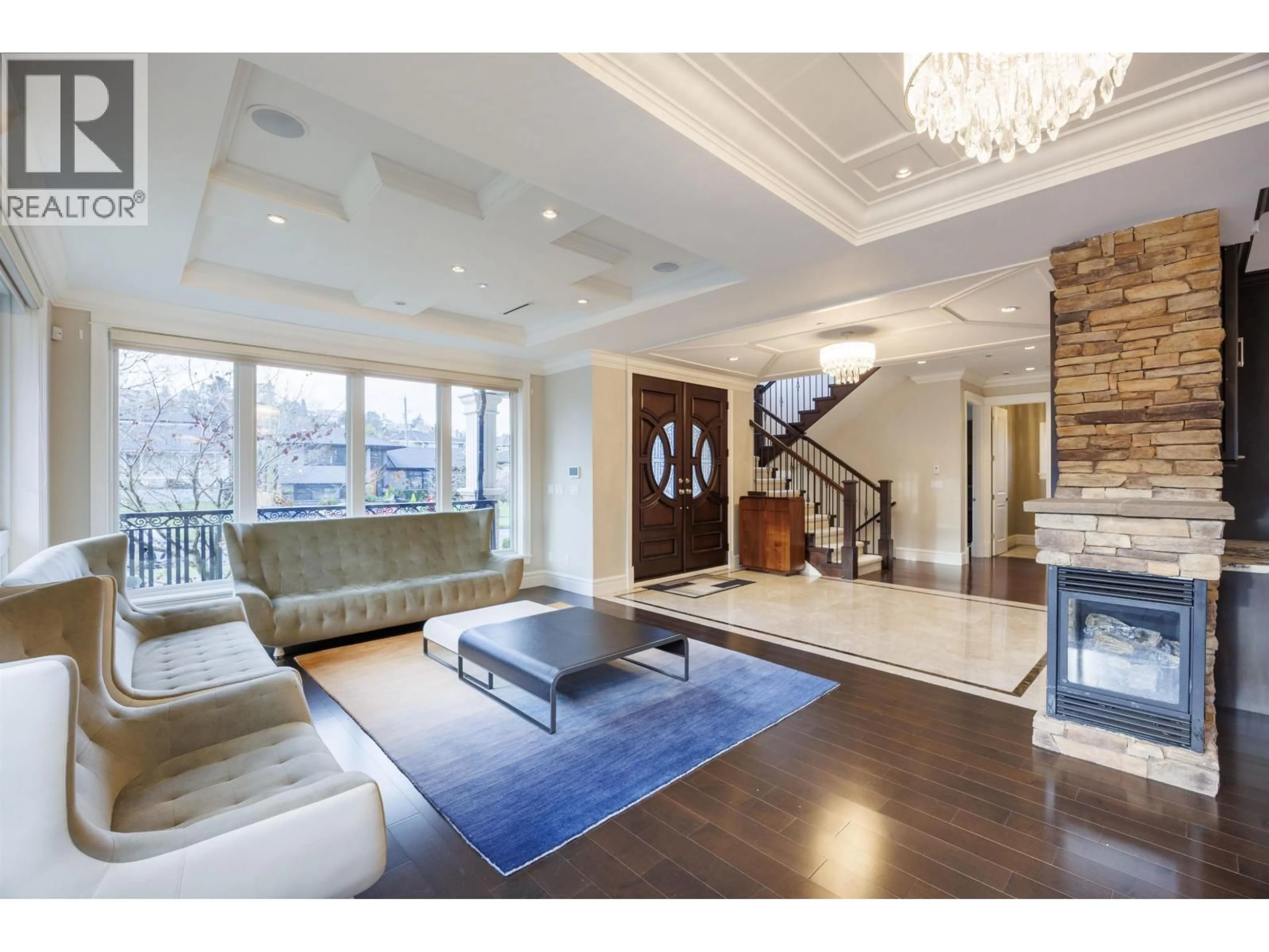 Indoor foyer for 4482 BRAKENRIDGE STREET, Vancouver British Columbia V6L2H2