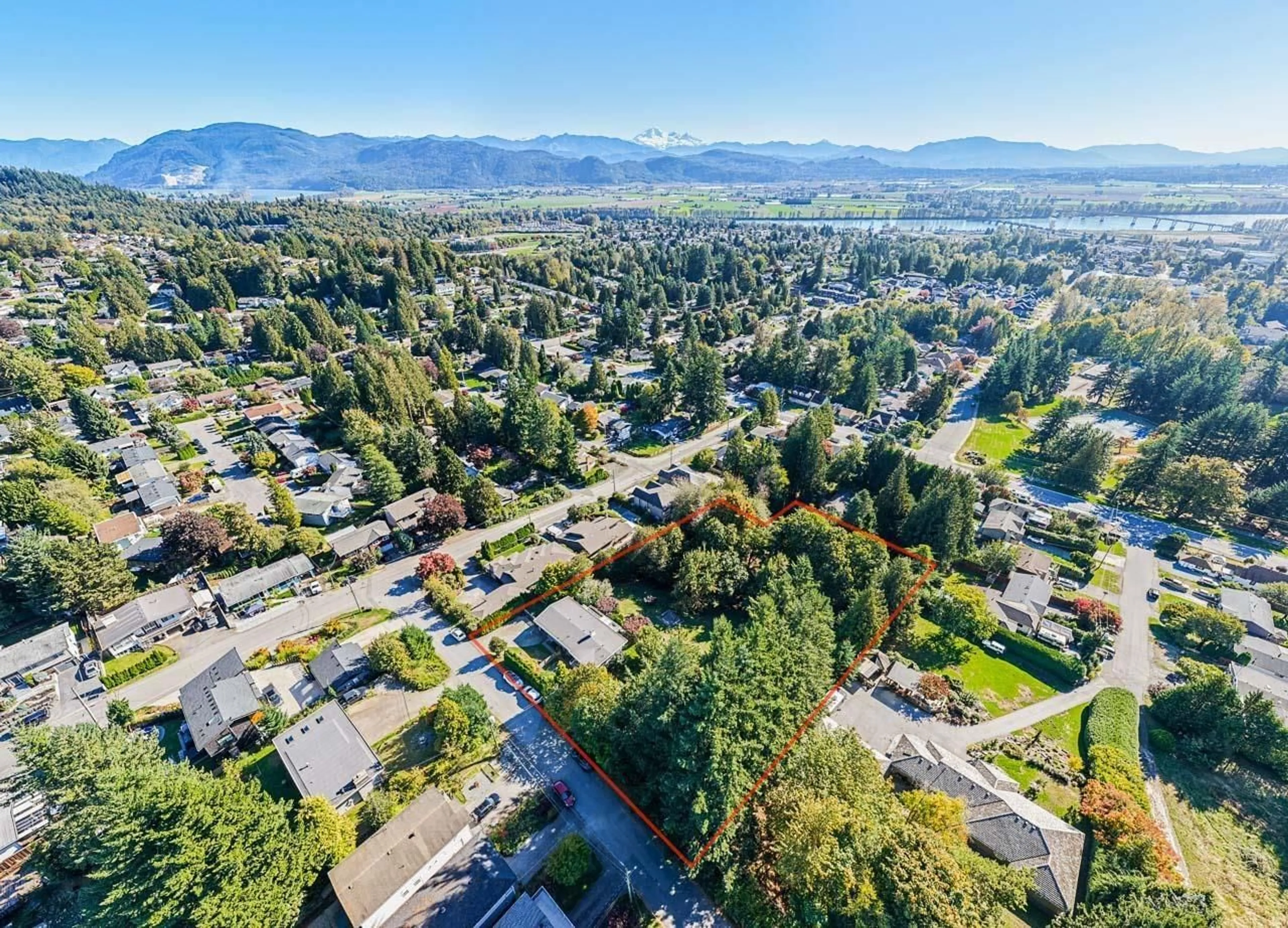 A pic from outside/outdoor area/front of a property/back of a property/a pic from drone, mountain view for 33172 HILL AVENUE, Mission British Columbia V2V2R6
