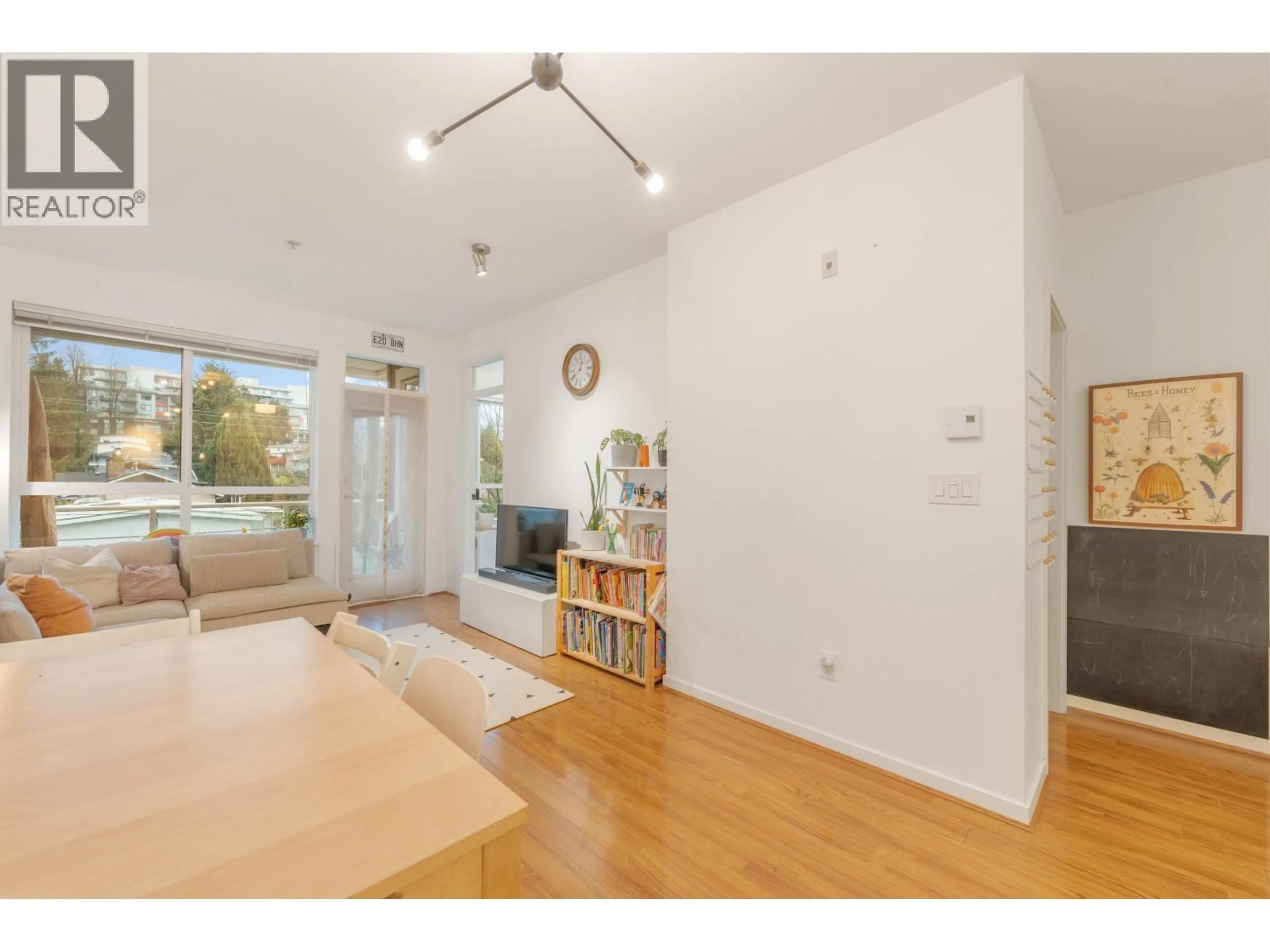 A pic of a room for 315 - 3551 FOSTER AVENUE, Vancouver British Columbia V5R0A1