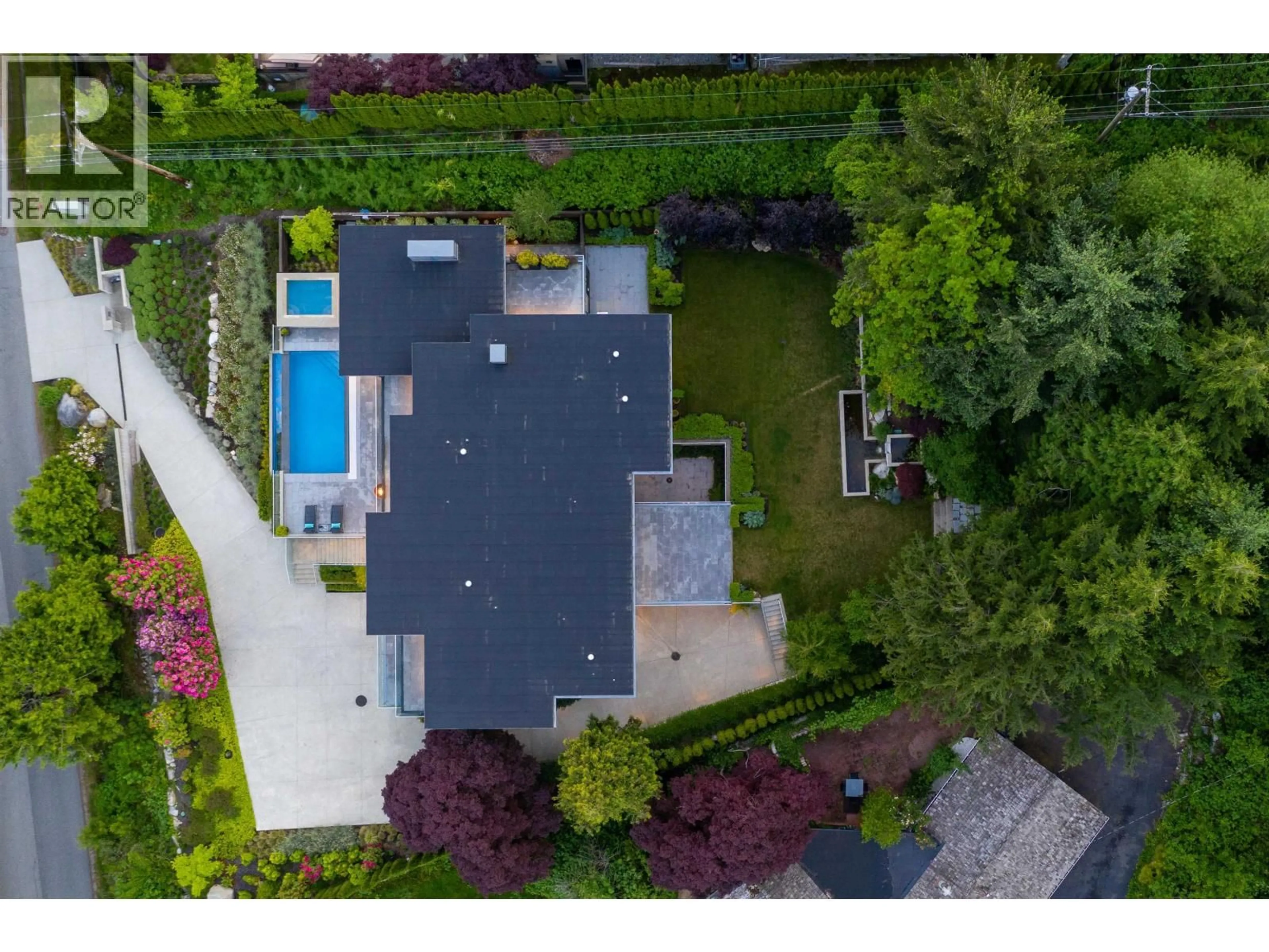 A pic from outside/outdoor area/front of a property/back of a property/a pic from drone, street for 1065 GROVELAND ROAD, West Vancouver British Columbia V7S1Z3