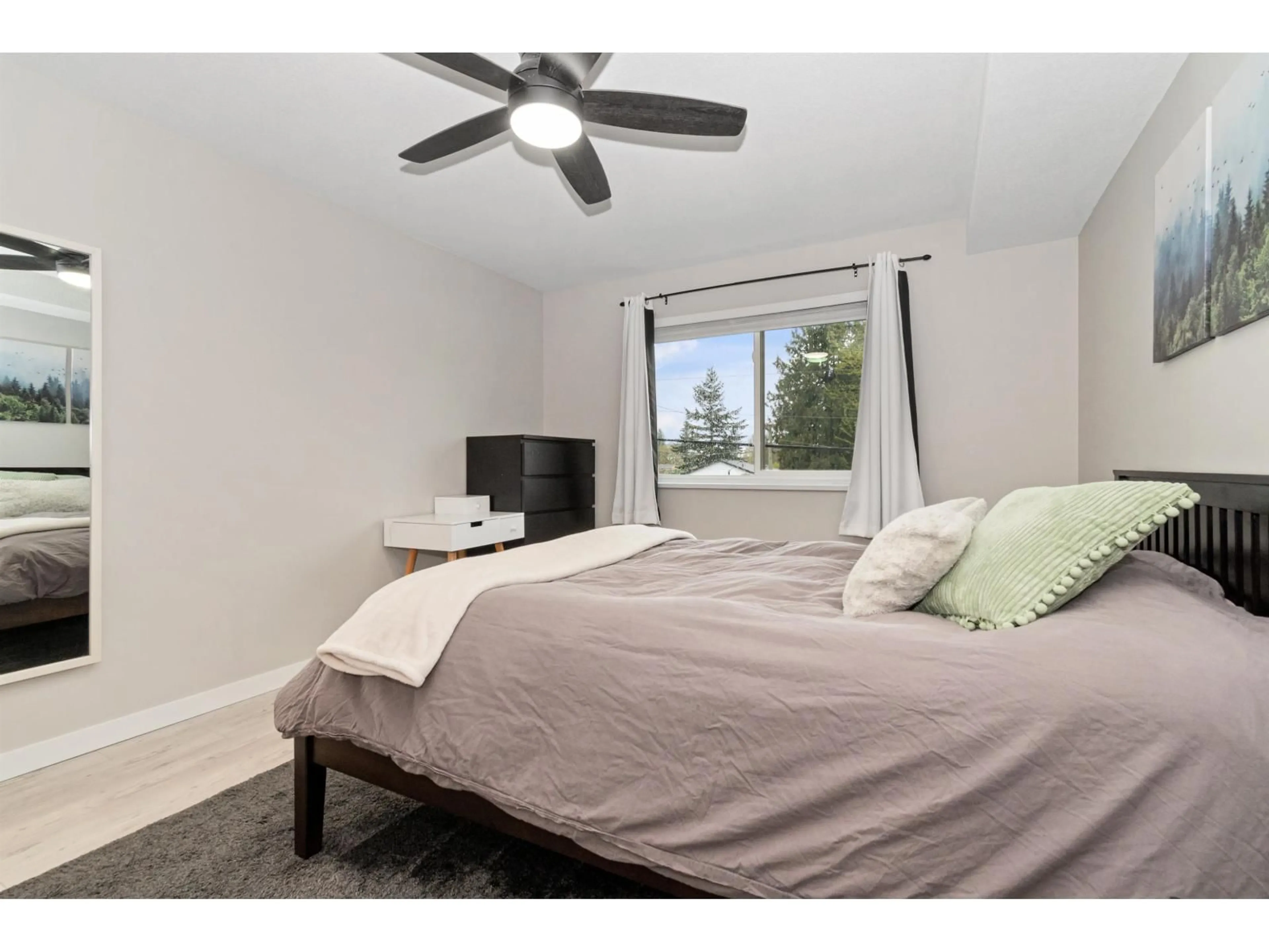 Bedroom with bed, wood/laminate floor for 306 - 7694 EVANS ROAD, Chilliwack British Columbia V2R3W3