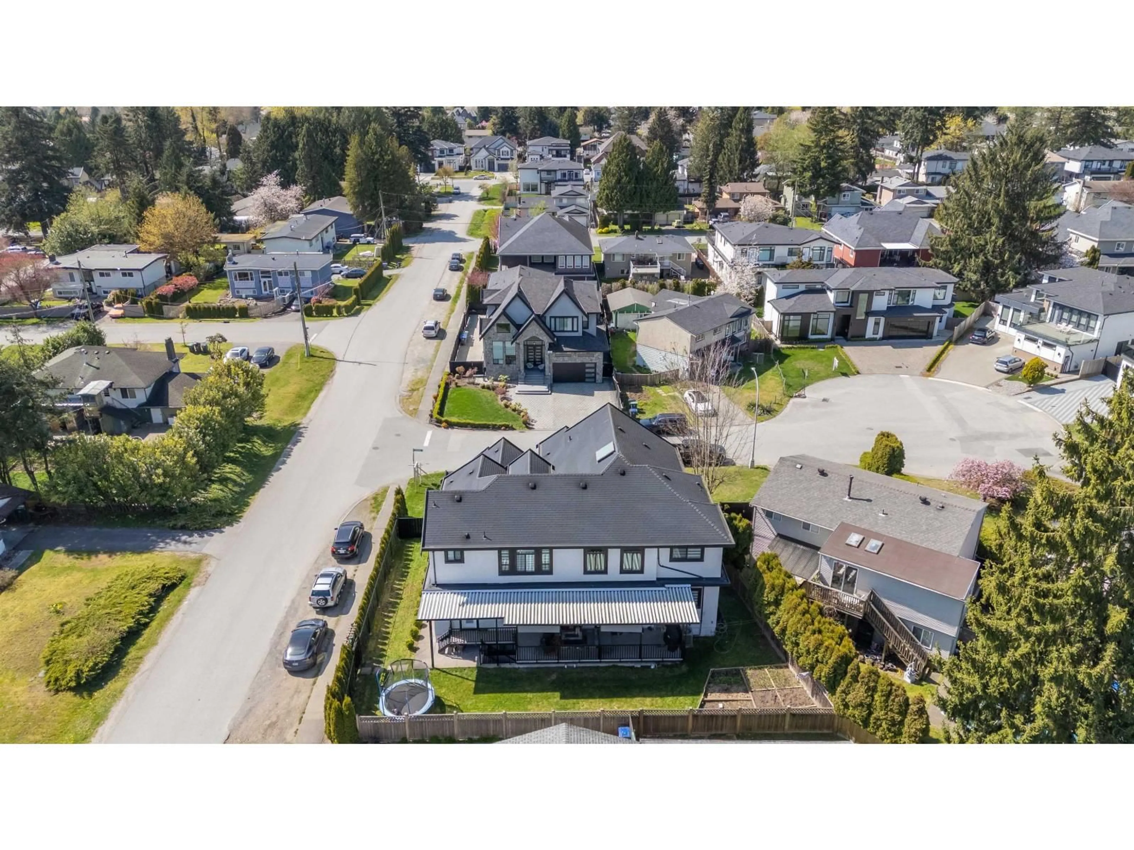 A pic from outside/outdoor area/front of a property/back of a property/a pic from drone, street for 8670 TUNIS PLACE, Surrey British Columbia V3S4Y6
