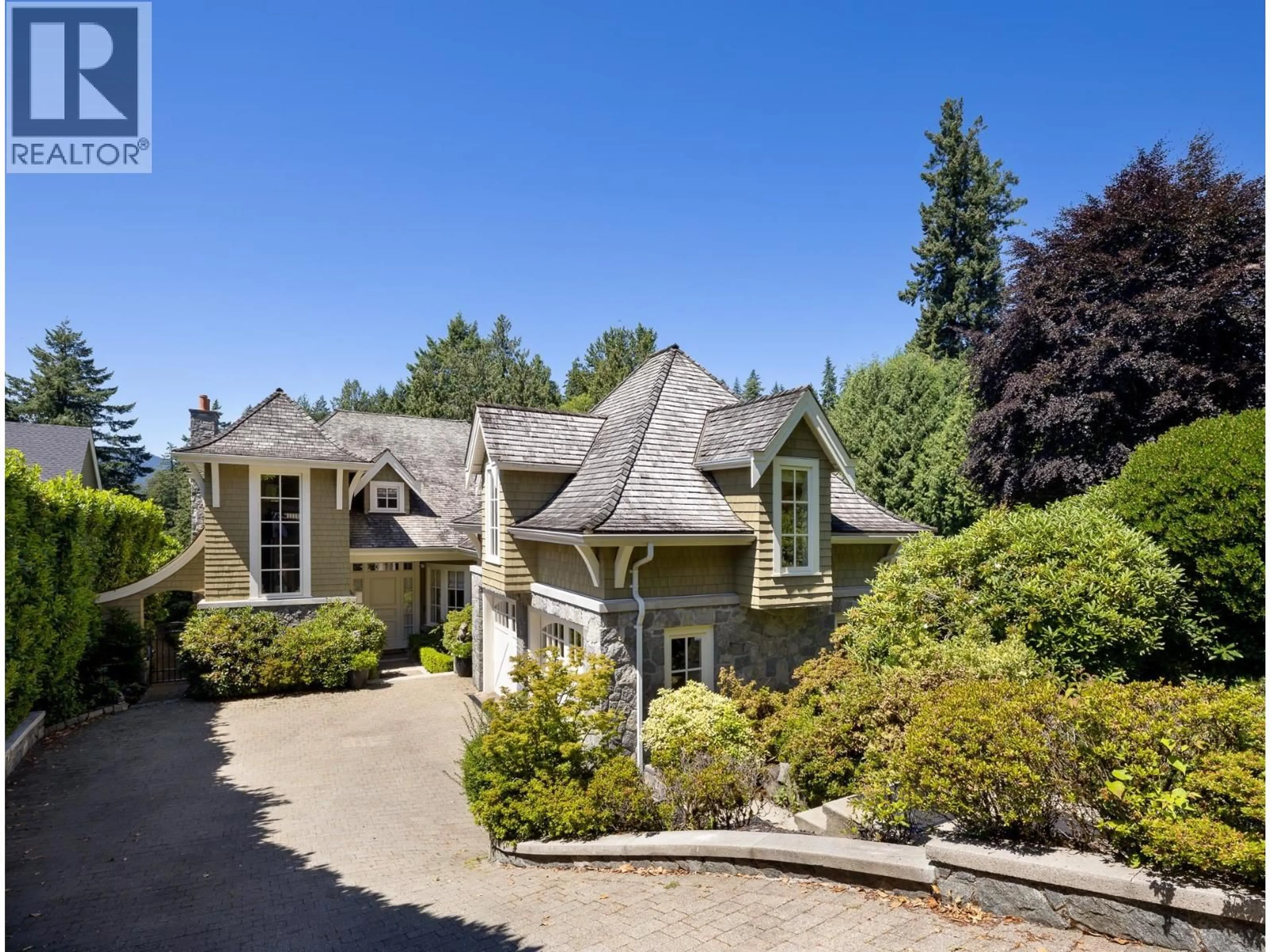 A pic from outside/outdoor area/front of a property/back of a property/a pic from drone, street for 6154 GLENEAGLES DRIVE, West Vancouver British Columbia V7W1W3