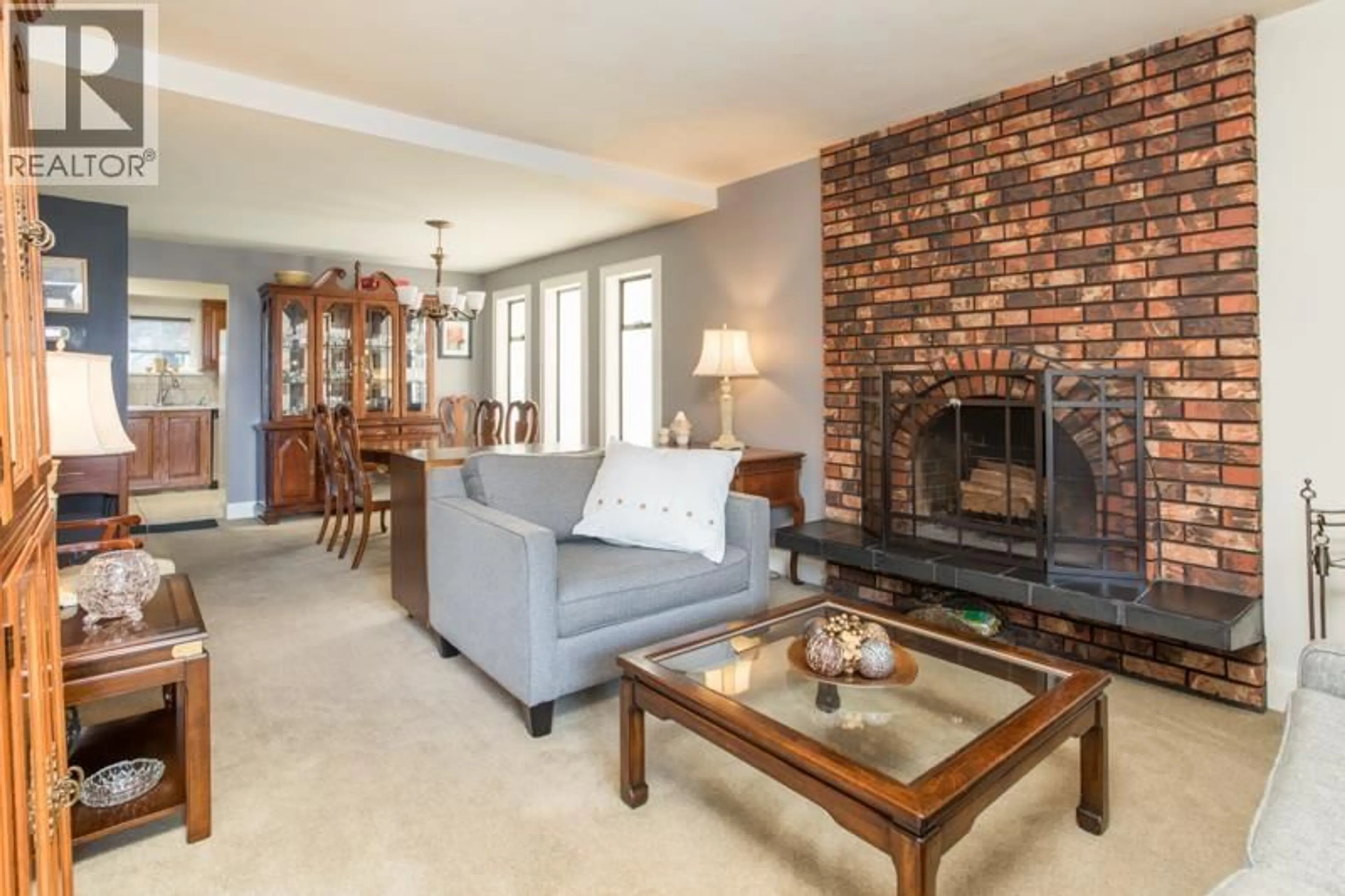 Living room with furniture, unknown for 918 LADNER STREET, New Westminster British Columbia V3L4W4