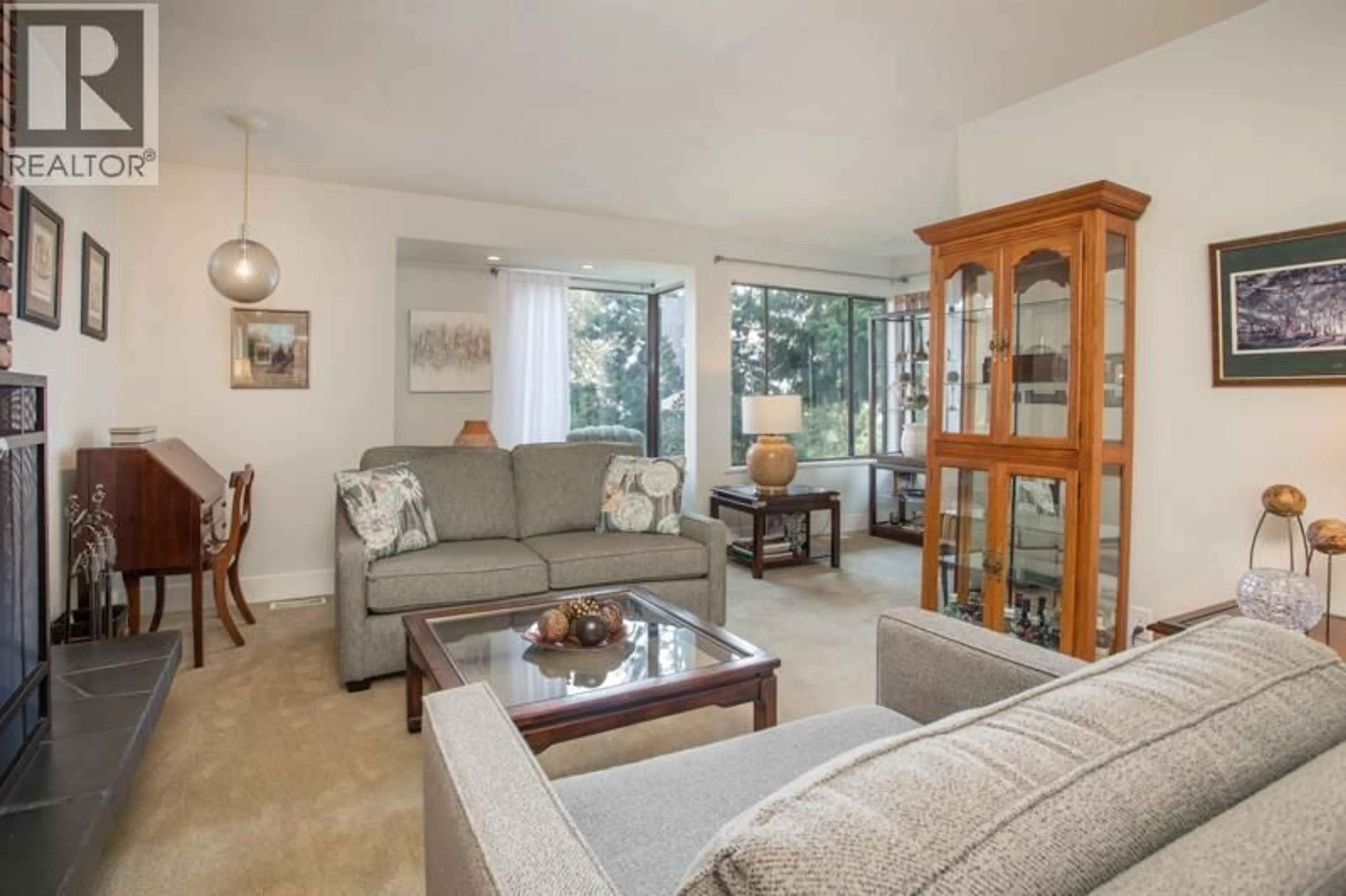 Living room with furniture, unknown for 918 LADNER STREET, New Westminster British Columbia V3L4W4