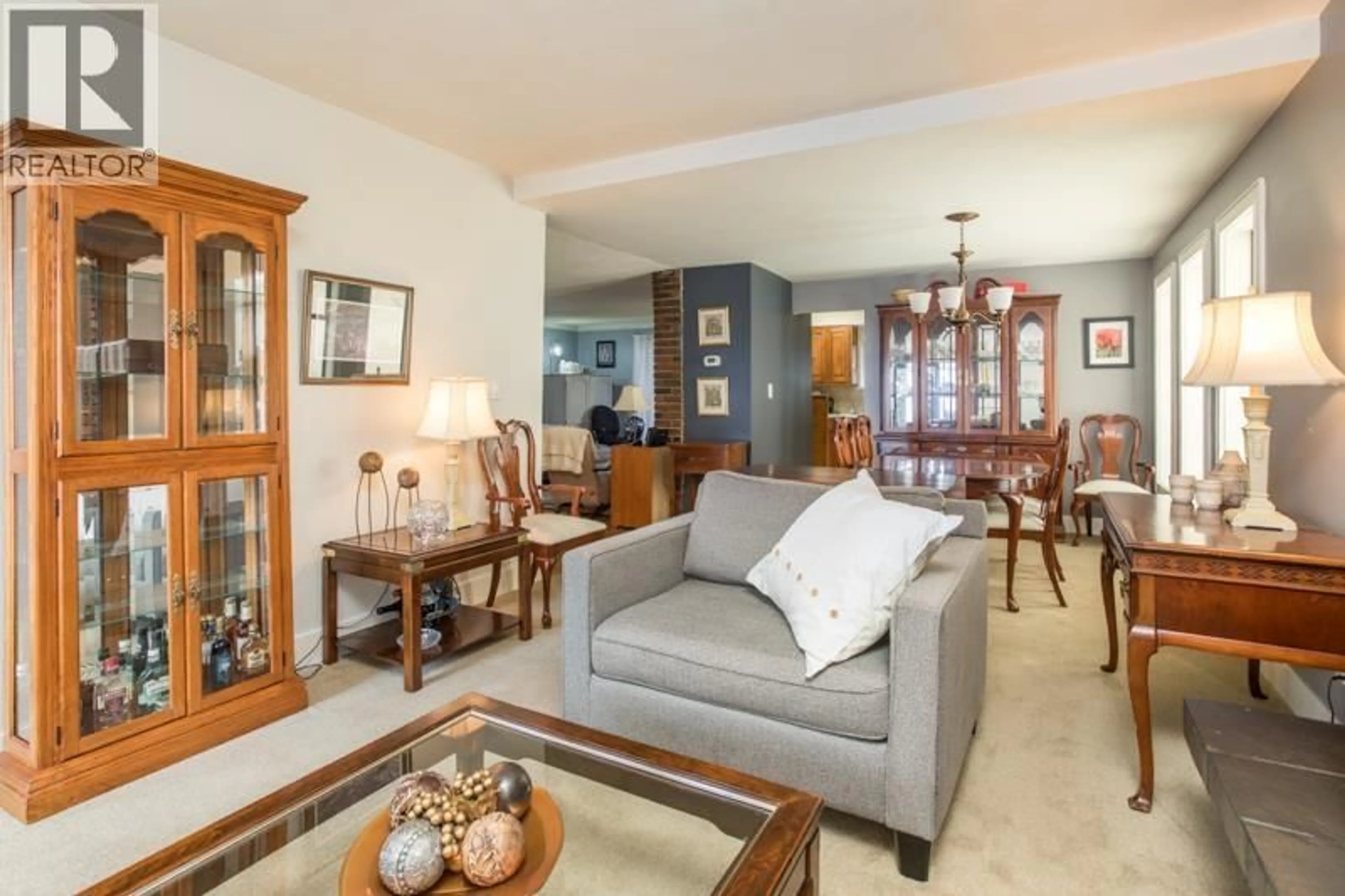 Living room with furniture, unknown for 918 LADNER STREET, New Westminster British Columbia V3L4W4