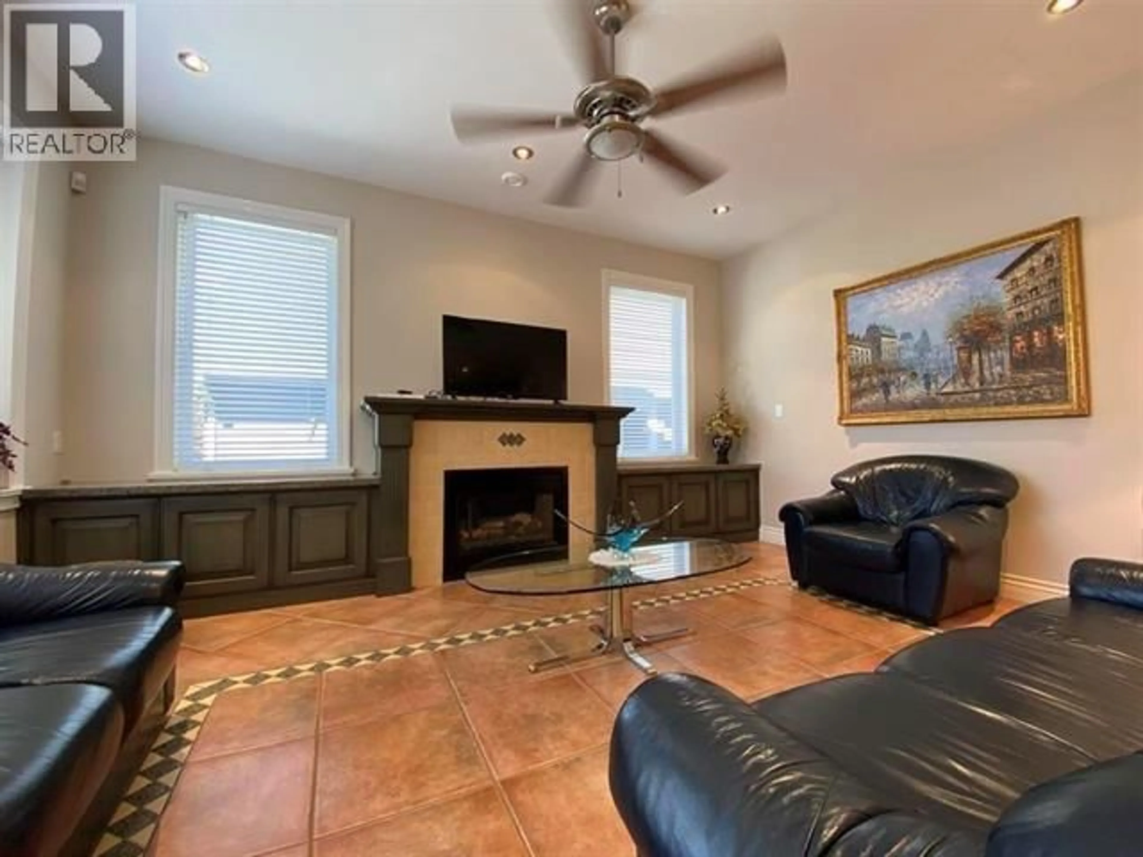 Living room with furniture, unknown for 467 KINGS ROAD, North Vancouver British Columbia V7N2M2