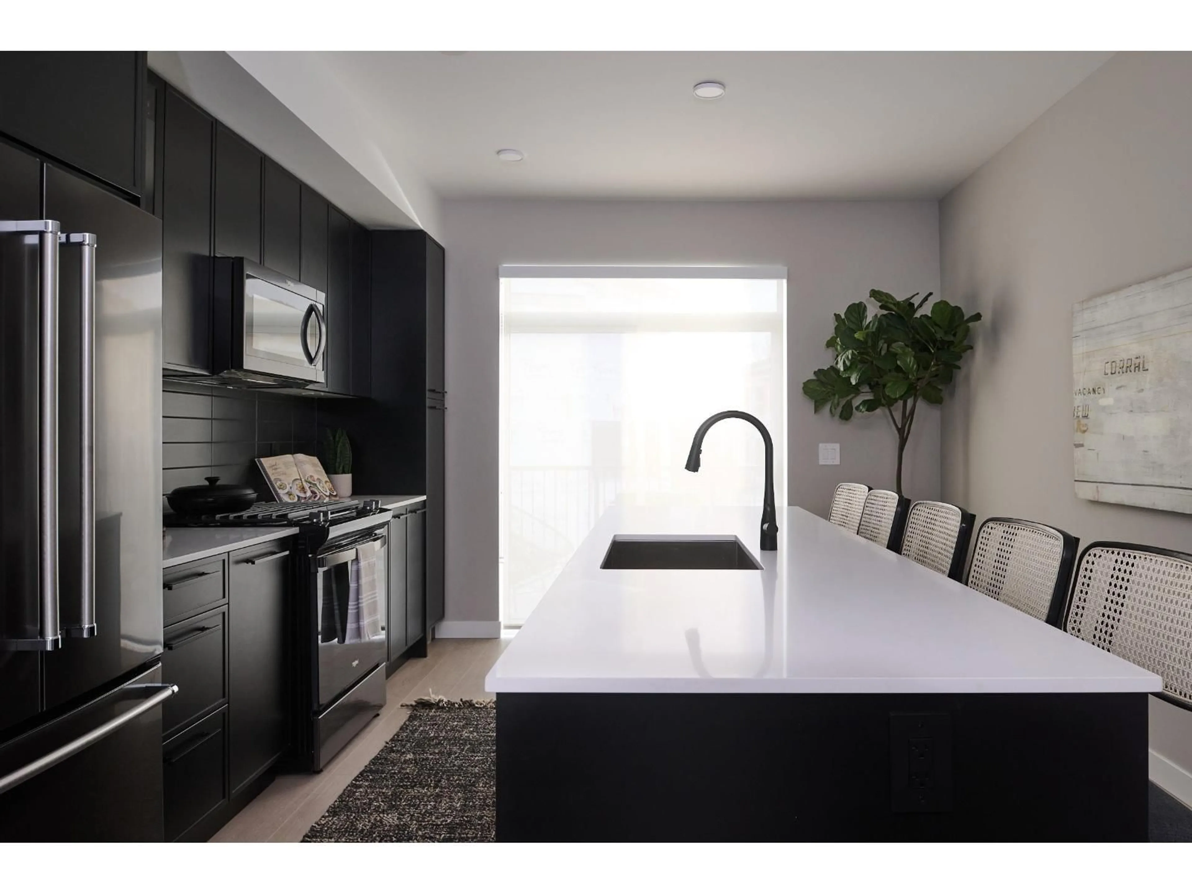 Open concept kitchen, ceramic/tile floor for 8 - 2886 MONTROSE AVENUE, Abbotsford British Columbia V2S0N7