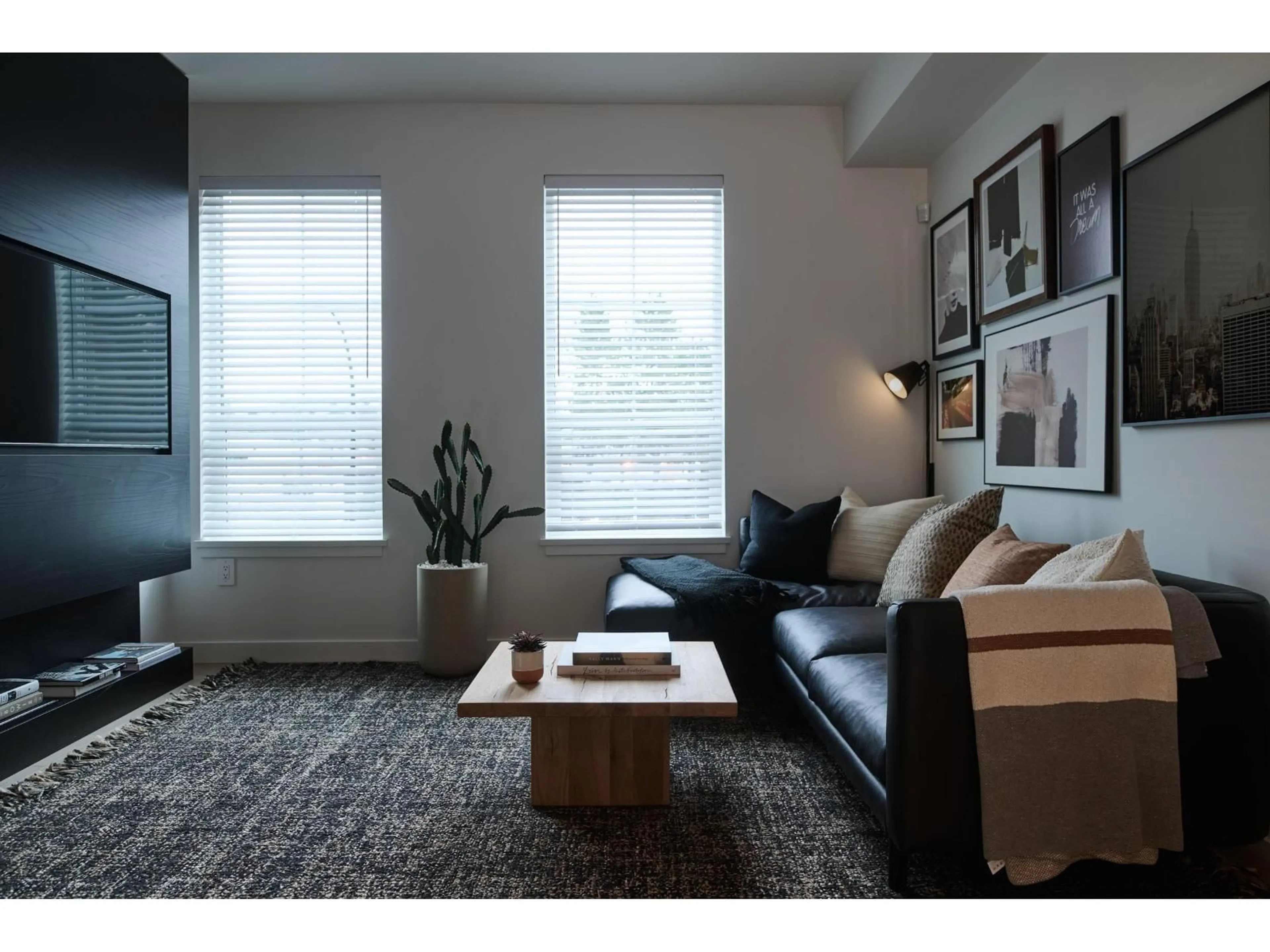 Living room with furniture, unknown for 8 - 2886 MONTROSE AVENUE, Abbotsford British Columbia V2S0N7