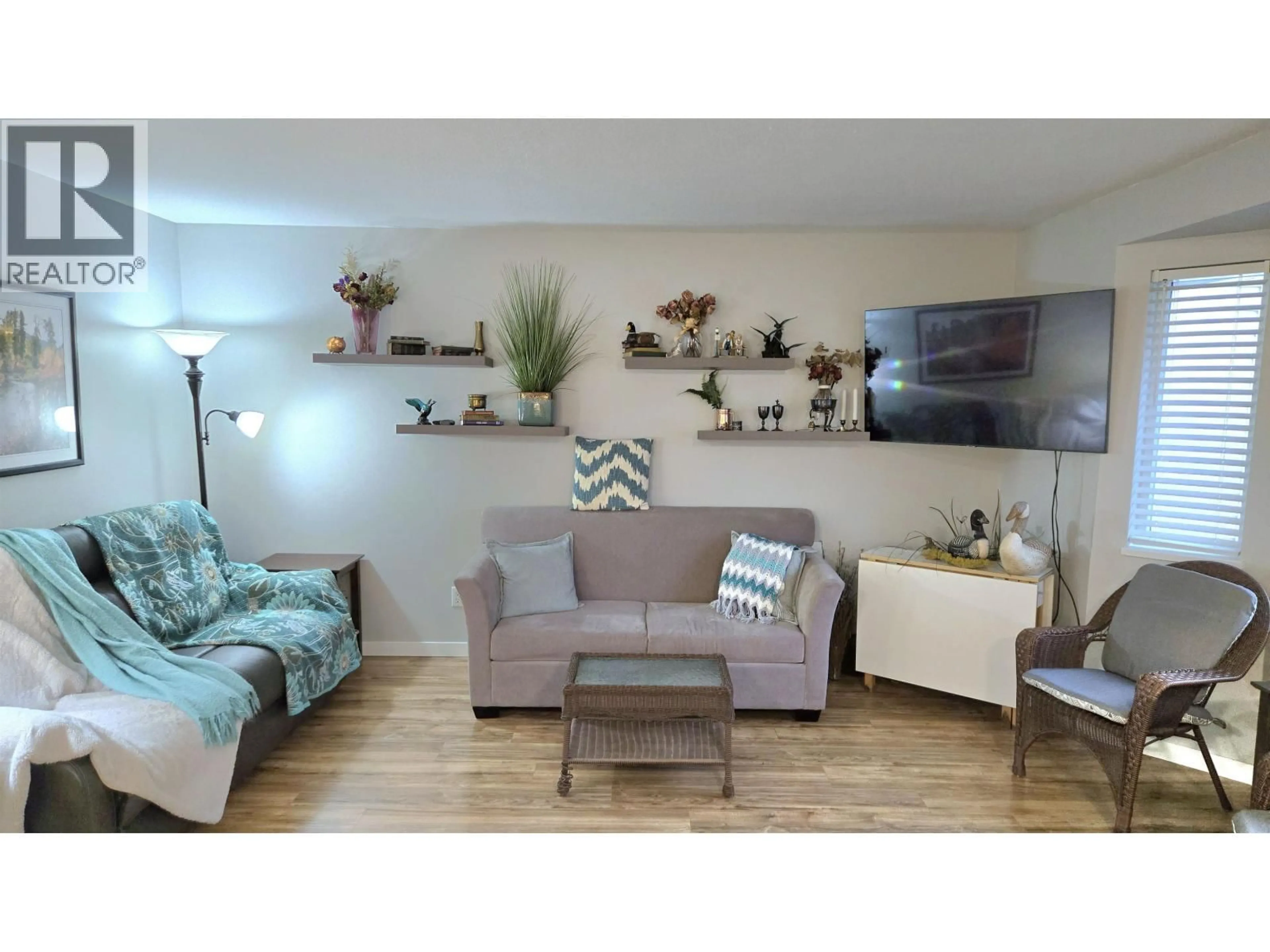 Living room with furniture, wood/laminate floor for 10 - 20799 119 AVENUE, Maple Ridge British Columbia V2X9S7