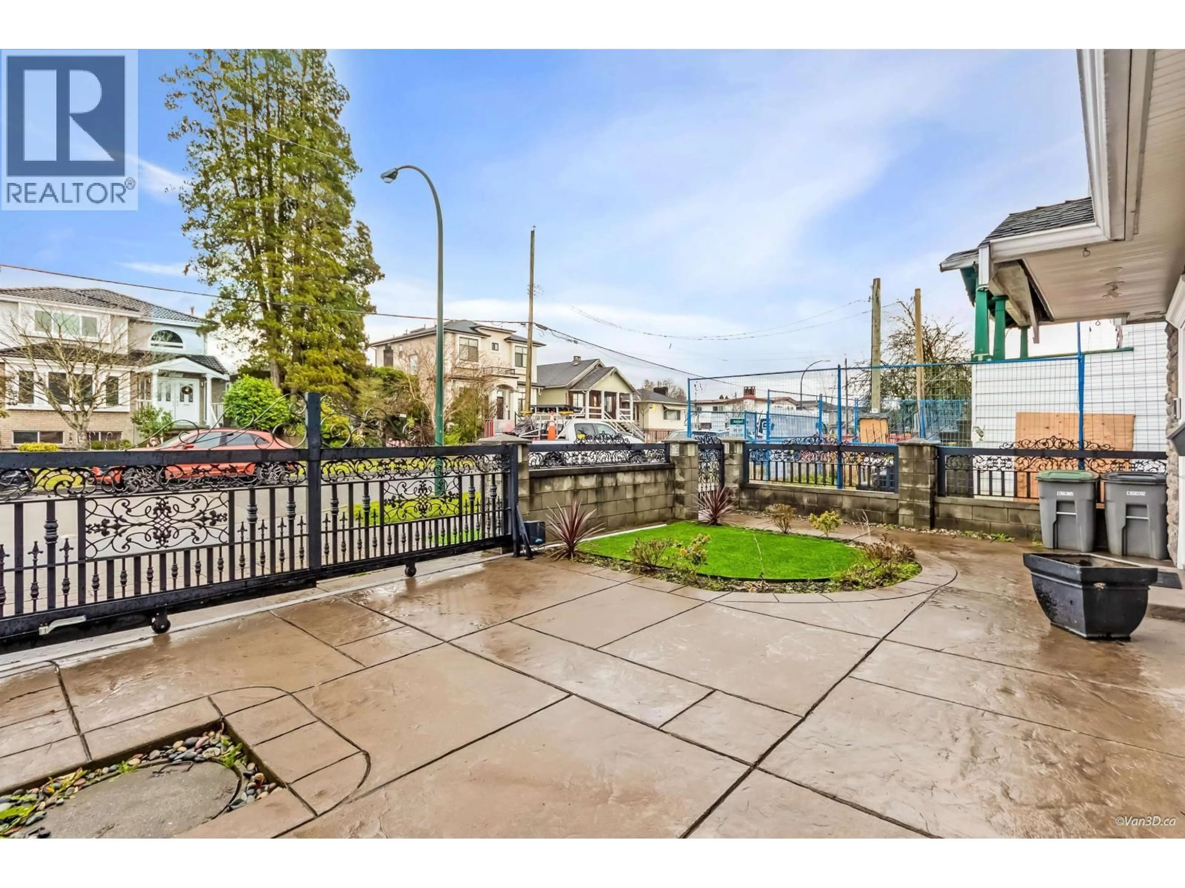 Patio, water/lake/river/ocean view for 6167 COMMERCIAL STREET, Vancouver British Columbia V5P3P2