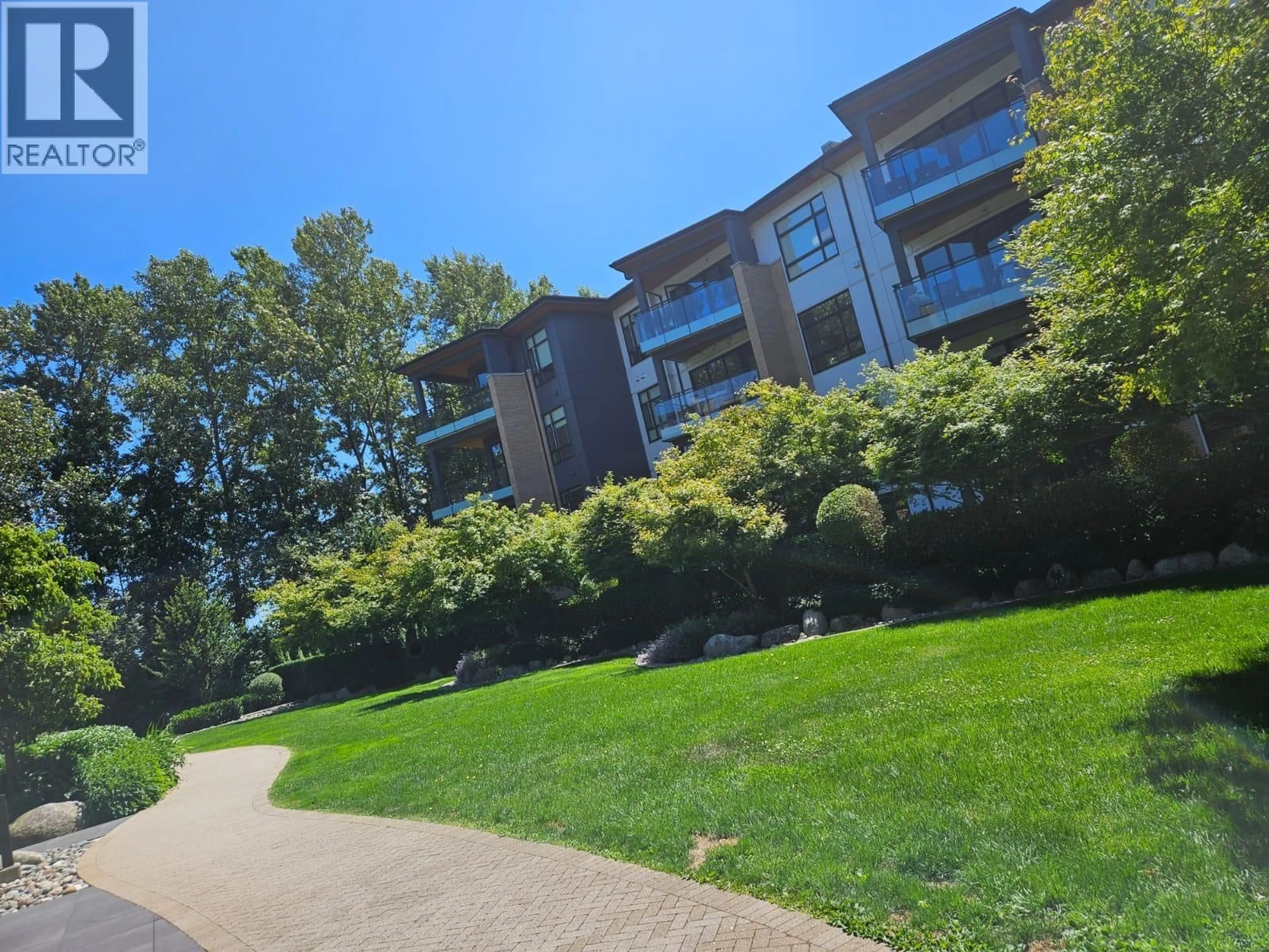 A pic from outside/outdoor area/front of a property/back of a property/a pic from drone, unknown for 102 - 300 SALTER STREET, New Westminster British Columbia V3M0L9