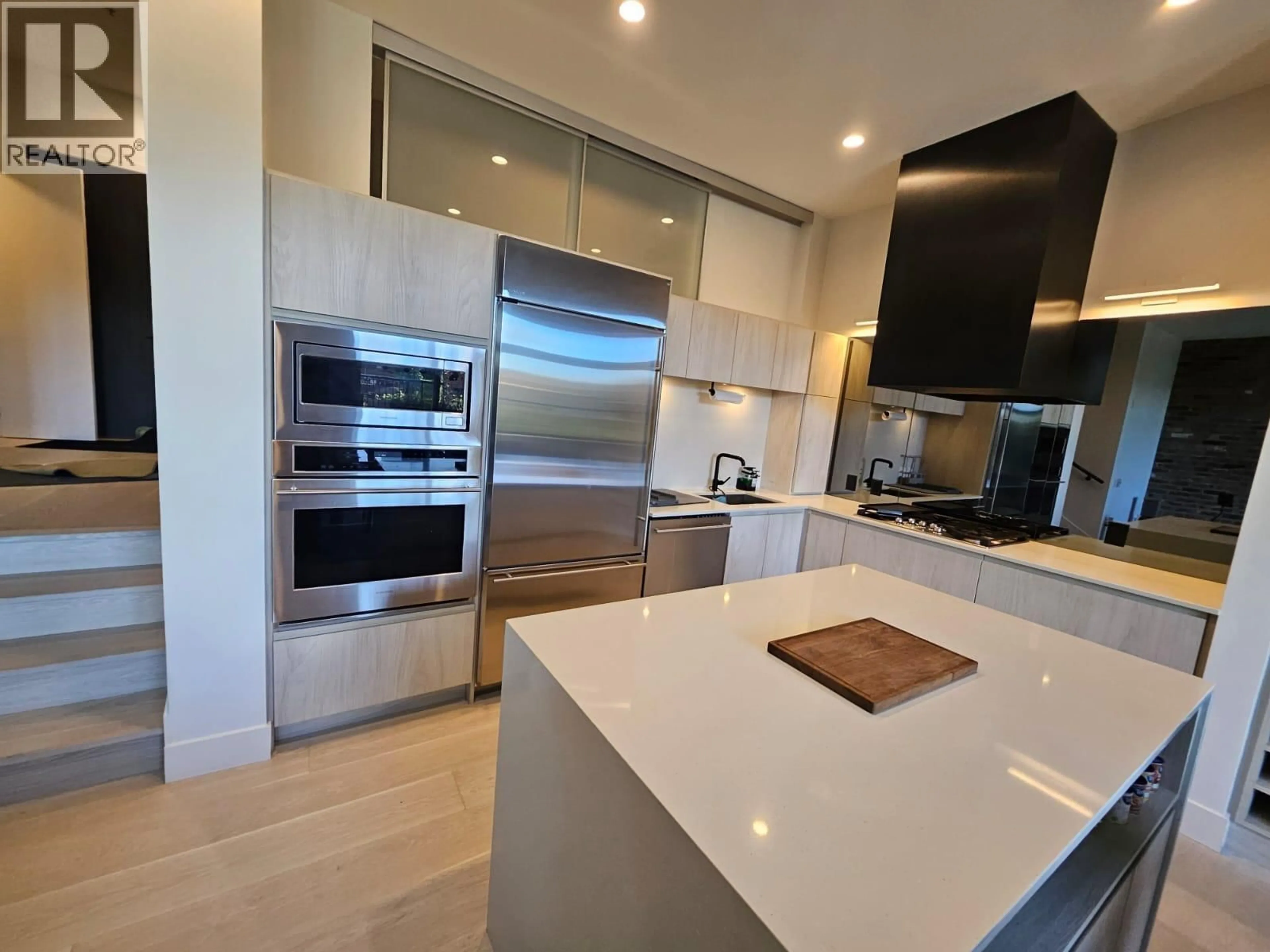 Contemporary kitchen, unknown for 102 - 300 SALTER STREET, New Westminster British Columbia V3M0L9
