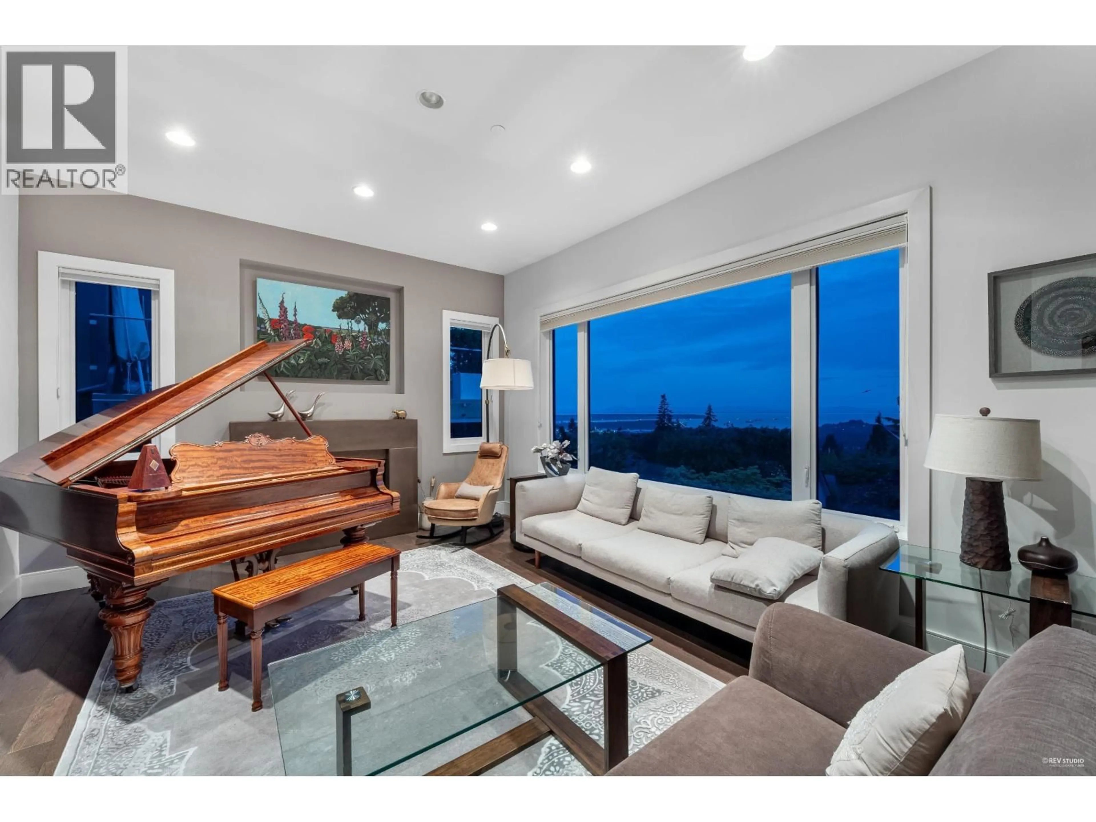 Living room with furniture, unknown for 4061 ST. PAULS AVENUE, North Vancouver British Columbia V7N1T4