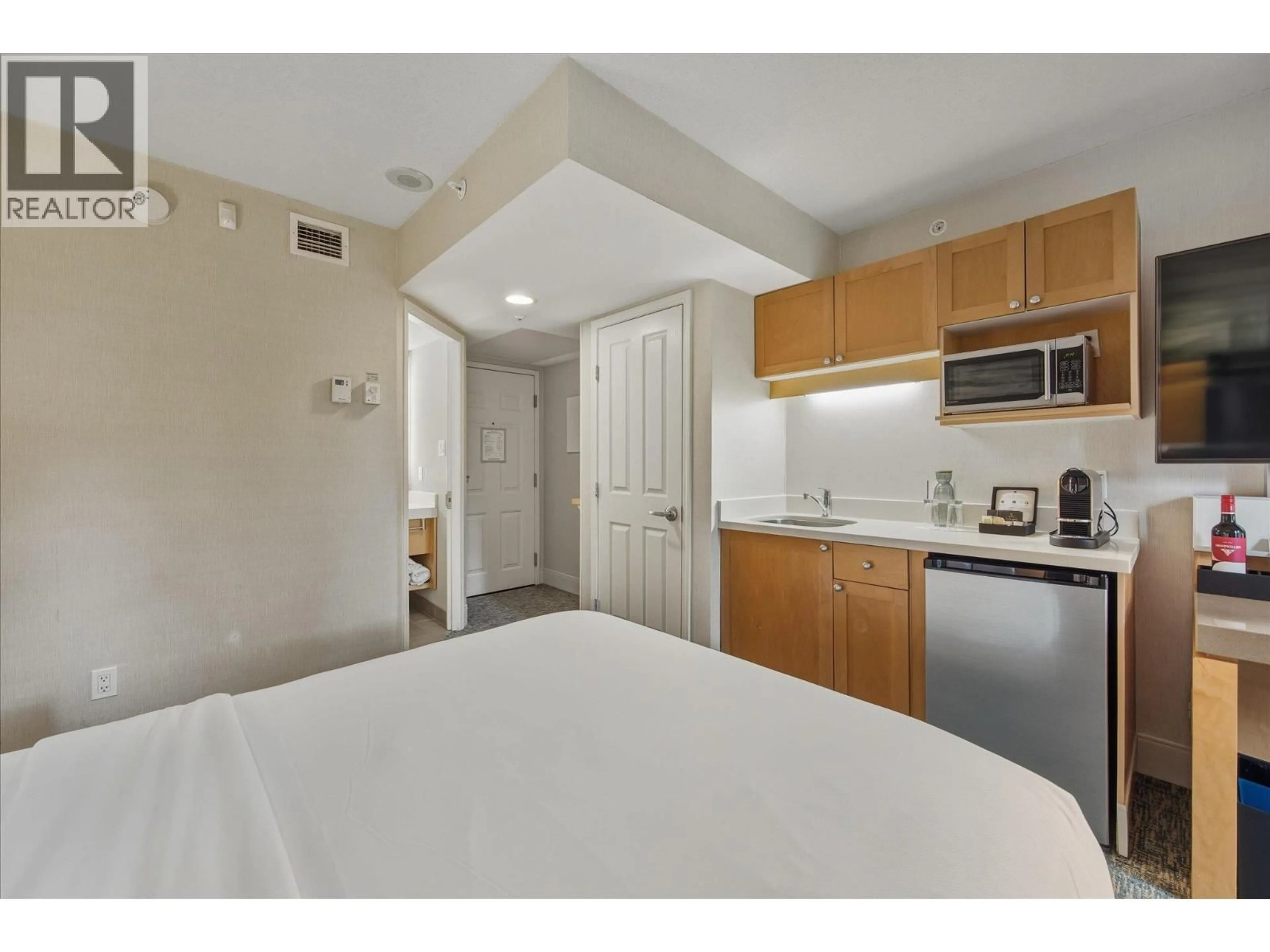 Standard kitchen, unknown for 1266 - 4308 MAIN STREET, Whistler British Columbia V8E1A9