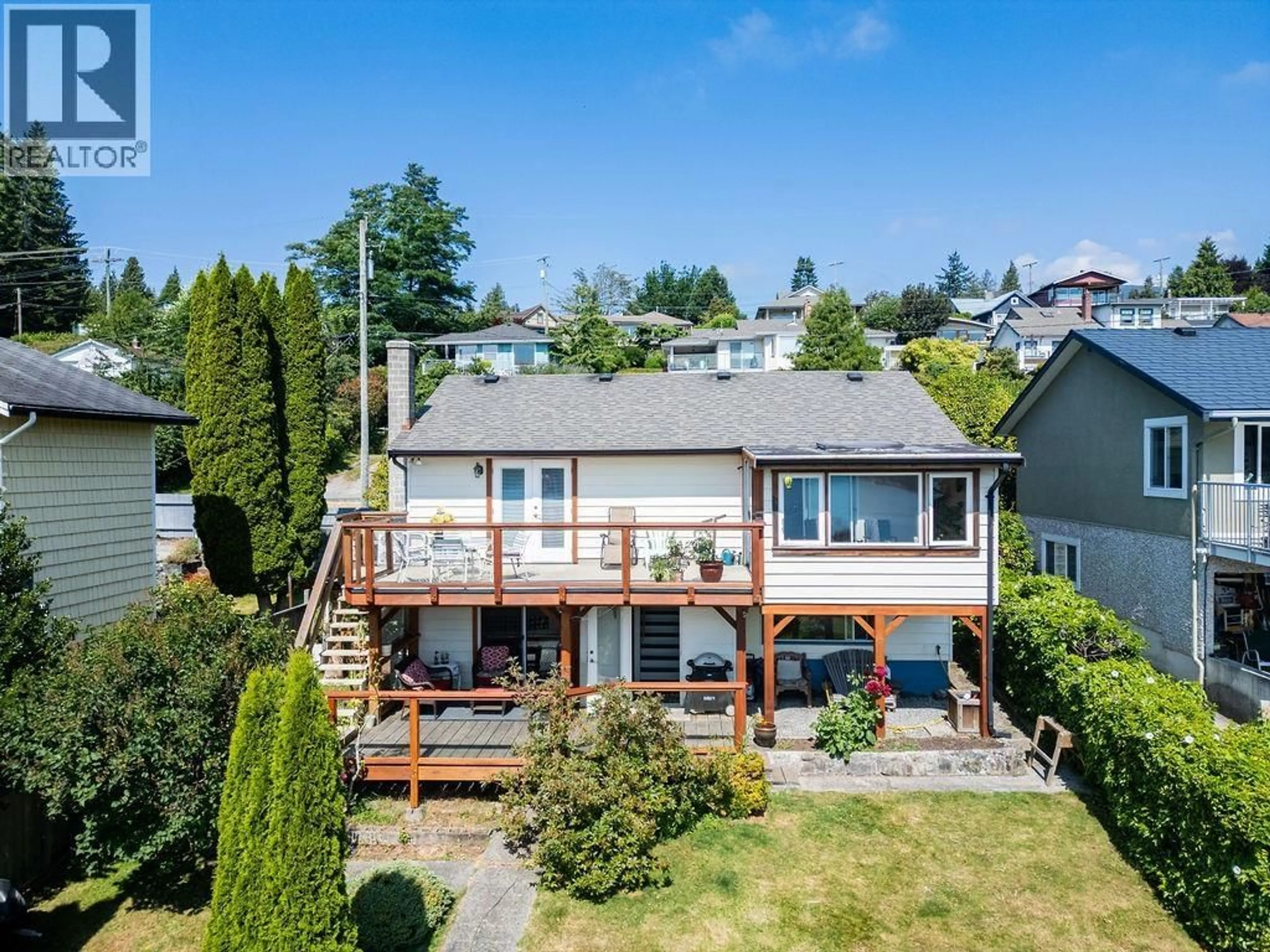 A pic from outside/outdoor area/front of a property/back of a property/a pic from drone, water/lake/river/ocean view for 614 GLEN ROAD, Gibsons British Columbia V0N1V9