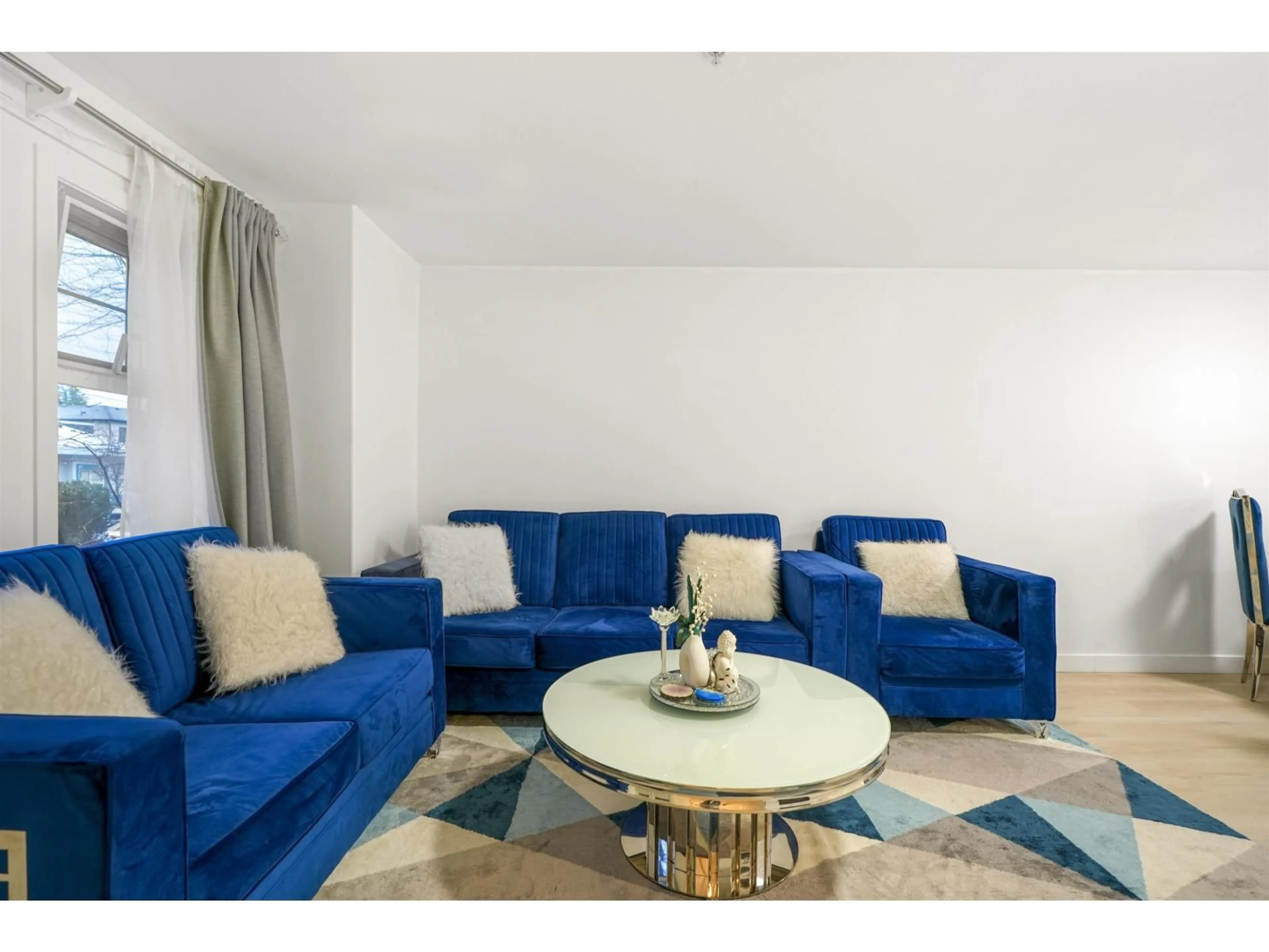 Living room with furniture, unknown for 5 - 15432 16A AVENUE, Surrey British Columbia V4A1T3