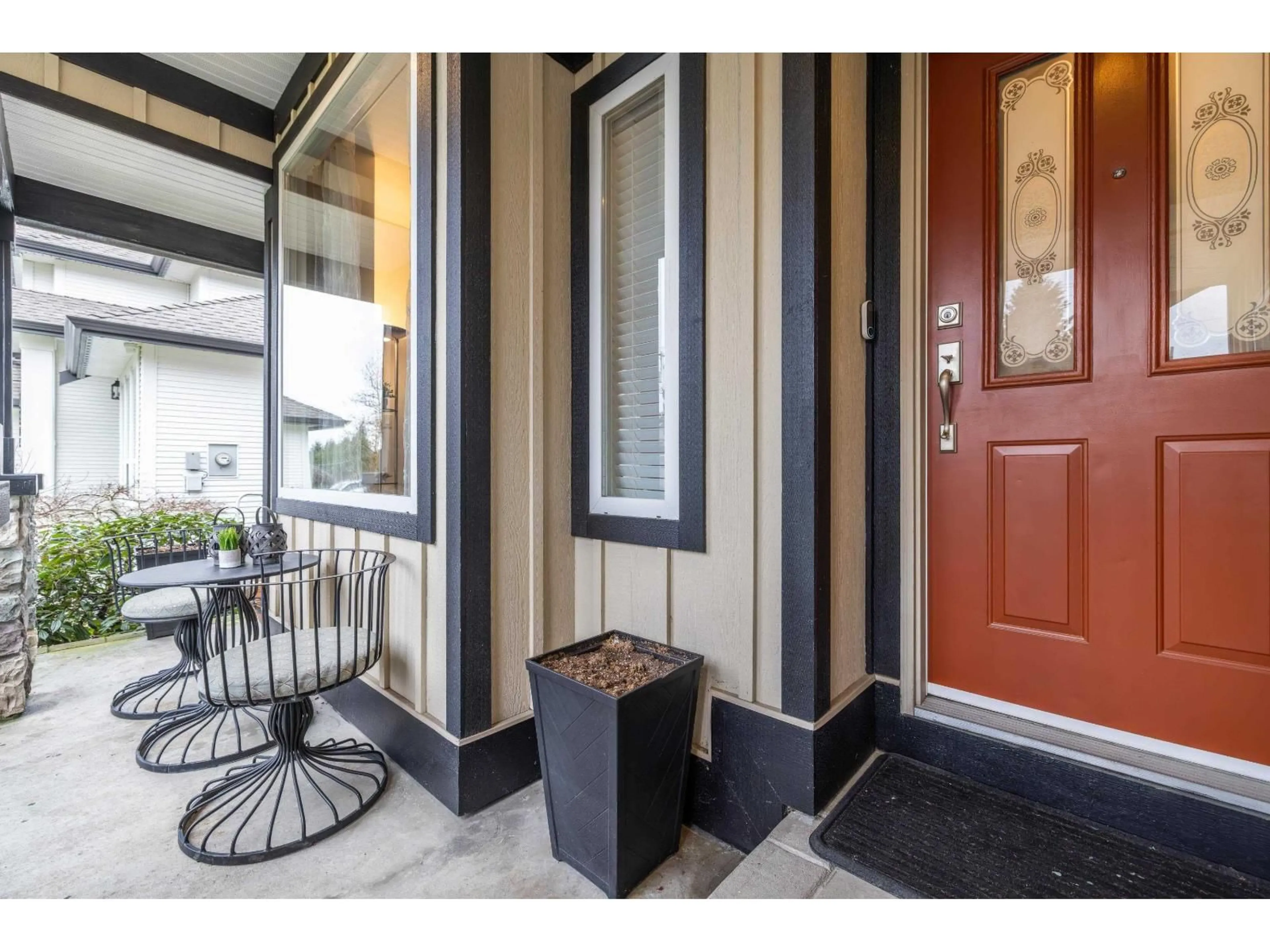 Indoor entryway for 18351 68 AVENUE, Surrey British Columbia V3S9C6