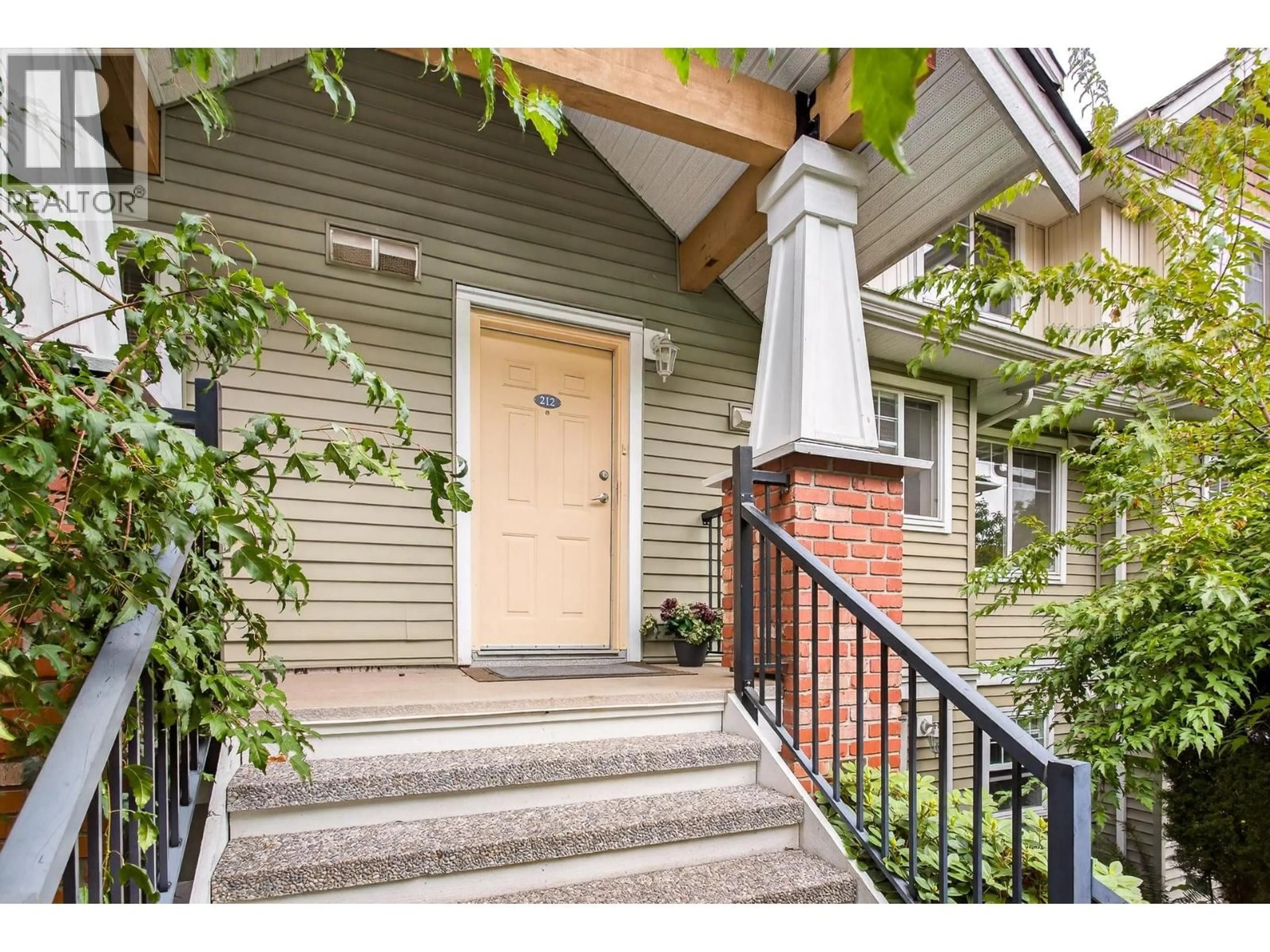 Indoor entryway for 212 - 1567 GRANT AVENUE, Port Coquitlam British Columbia V3B1P1