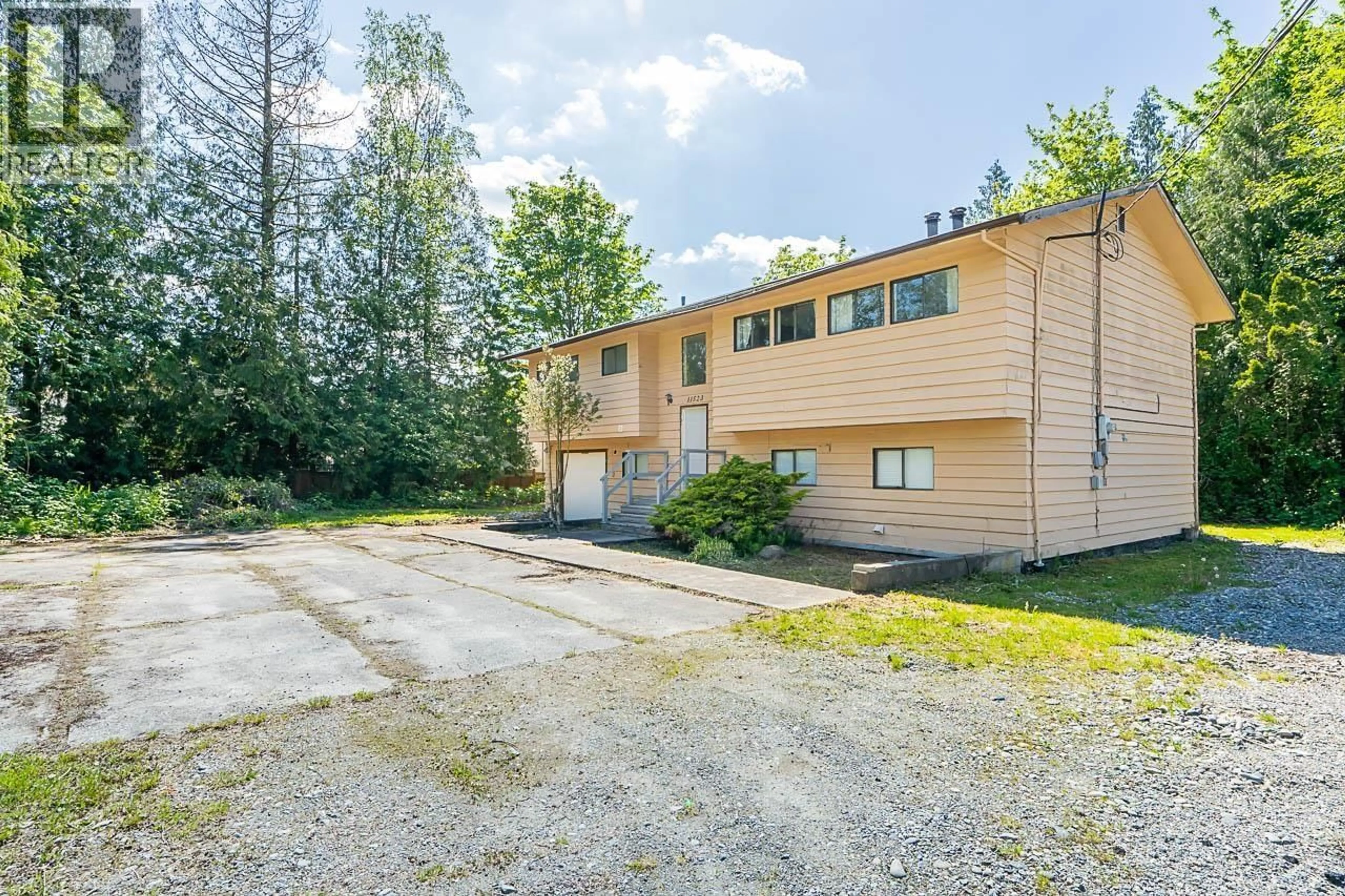 A pic from outside/outdoor area/front of a property/back of a property/a pic from drone, unknown for 11523 236 STREET, Maple Ridge British Columbia V2W1G1