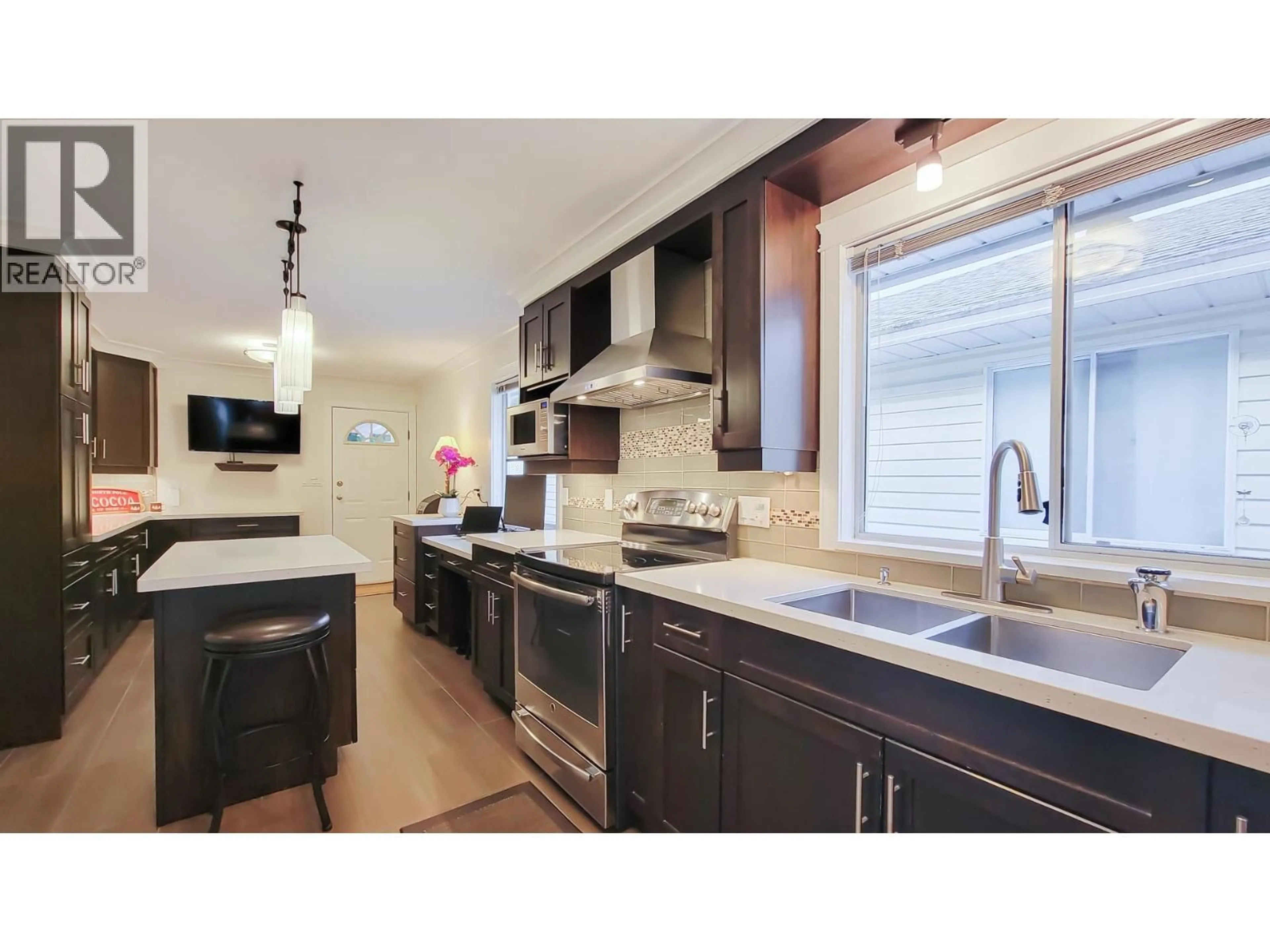 Open concept kitchen, ceramic/tile floor for 3153 JERVIS STREET, Port Coquitlam British Columbia V3C3H6