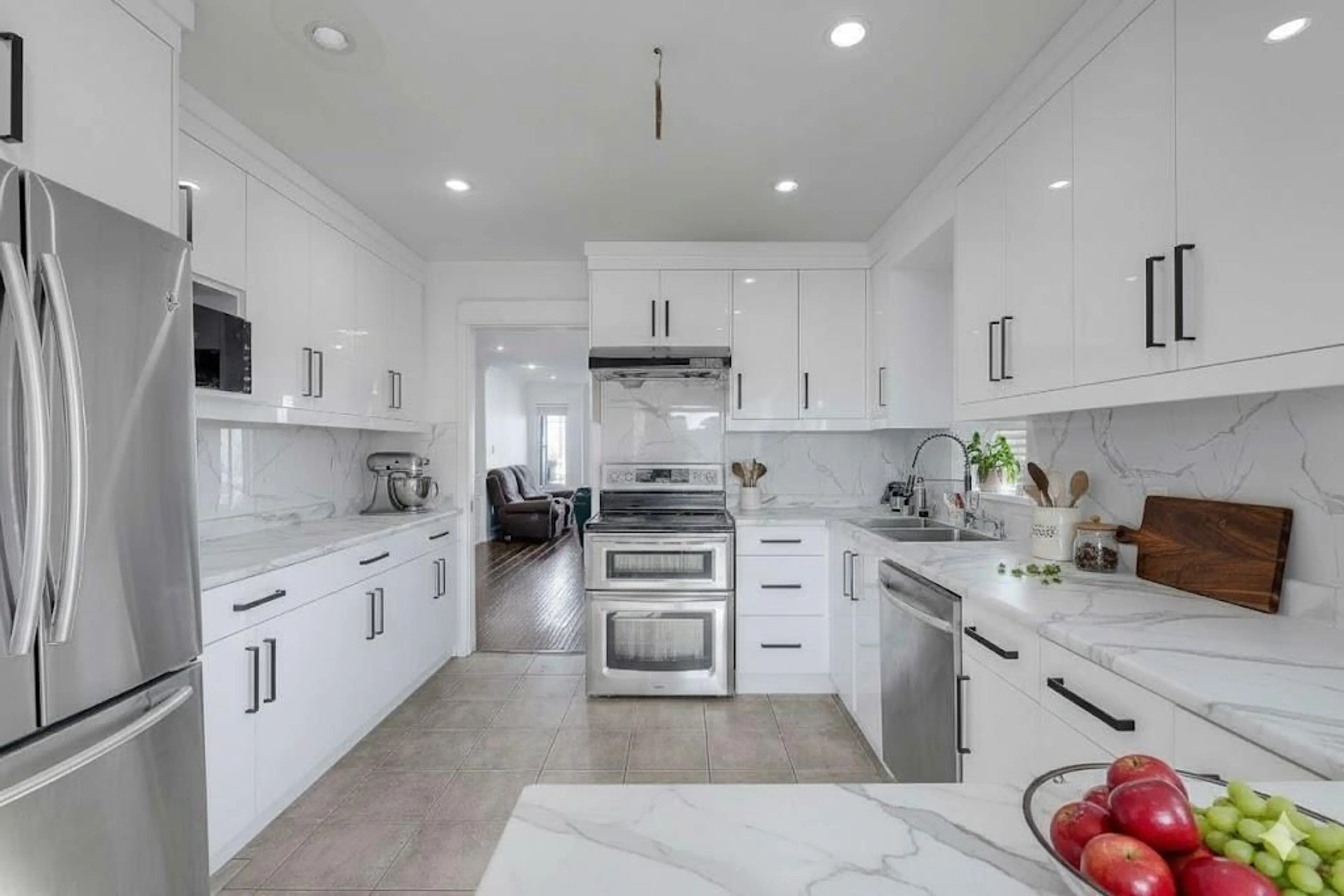 Contemporary kitchen, ceramic/tile floor for 31344 RIDGEVIEW DRIVE, Abbotsford British Columbia V2T6B3