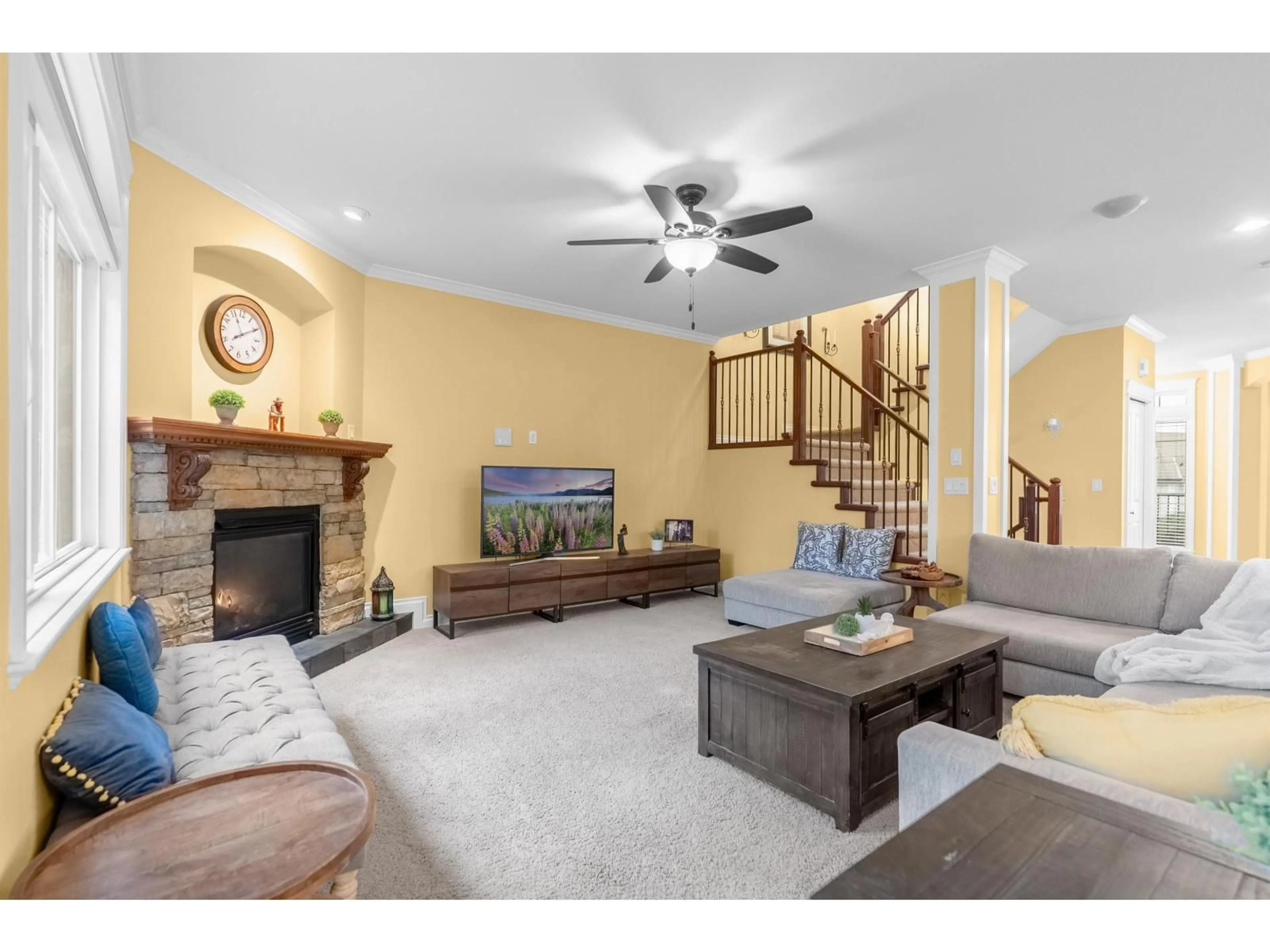 Living room with furniture, unknown for 20 - 33925 ARAKI COURT, Mission British Columbia V3V7R4