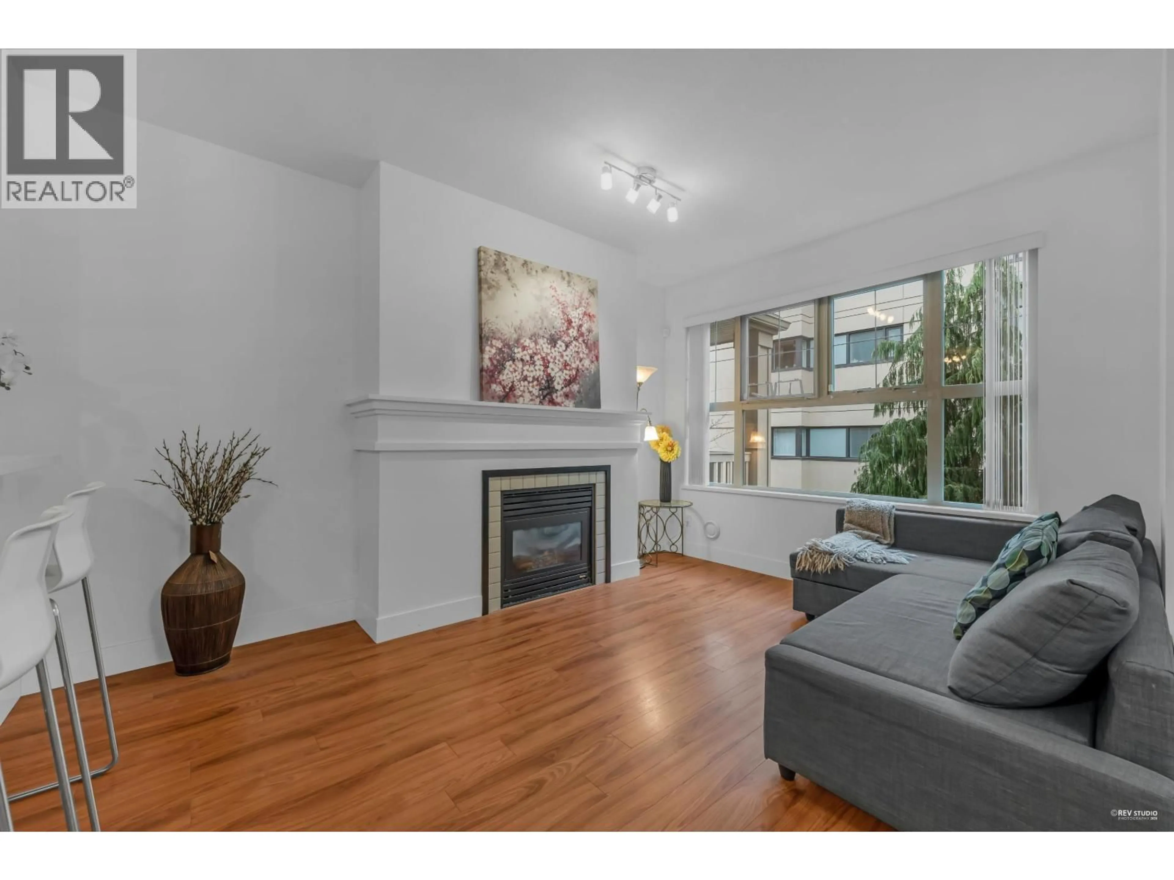 Living room with furniture, wood/laminate floor for 1305 - 4655 VALLEY DRIVE, Vancouver British Columbia V6J5L6