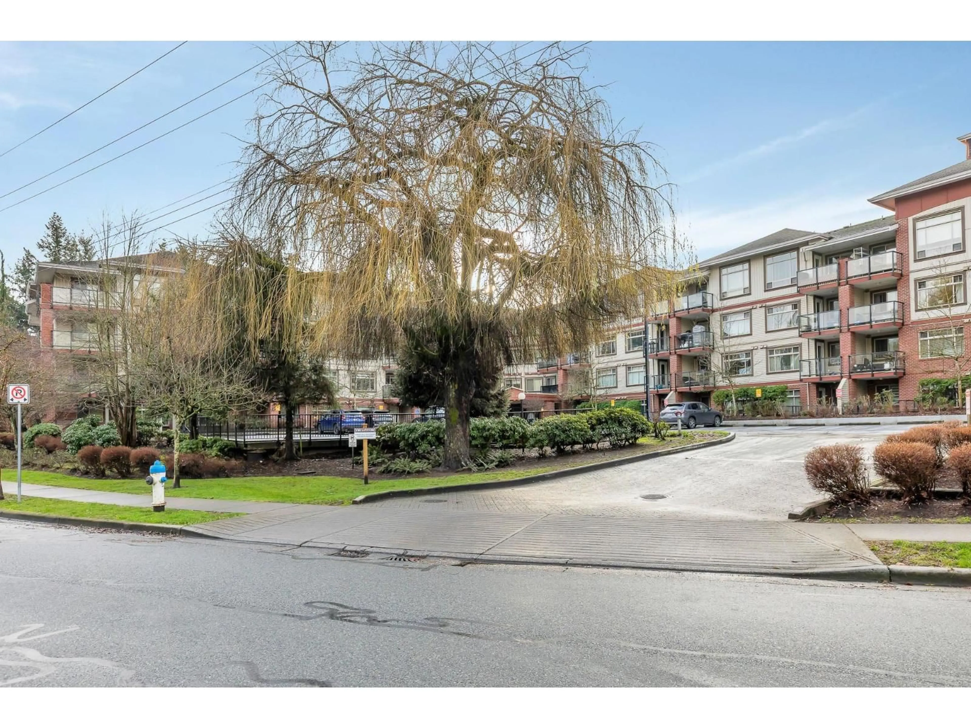 A pic from outside/outdoor area/front of a property/back of a property/a pic from drone, street for 418 - 2233 MCKENZIE ROAD, Abbotsford British Columbia V2S4A1